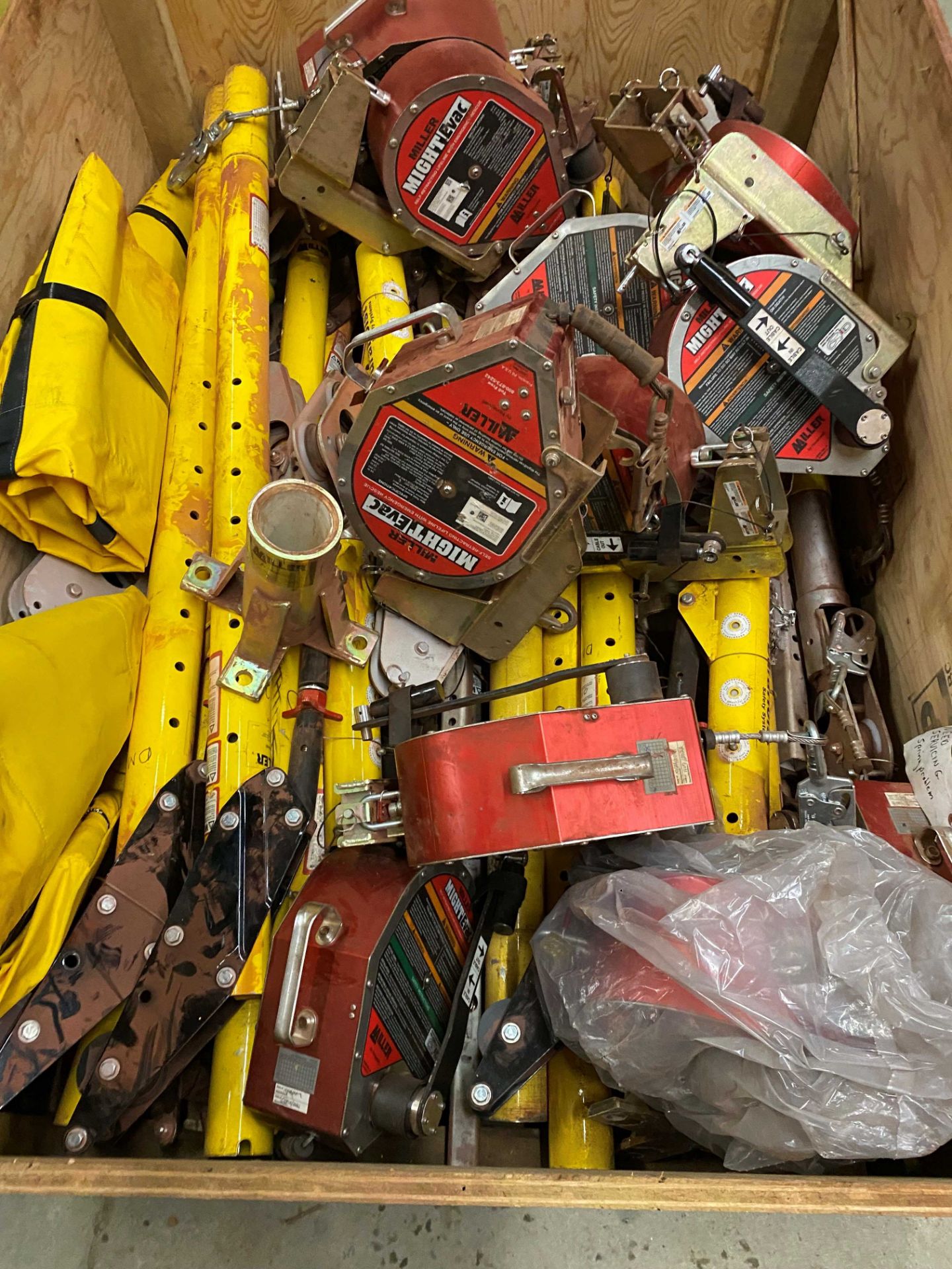 LOT/ MILLER MIGHT EVAC SELF RETRACTING LIFELINES, MILLER DURA HOIST SAFETY SYSTEMS & COMPONENTS ( - Image 5 of 29