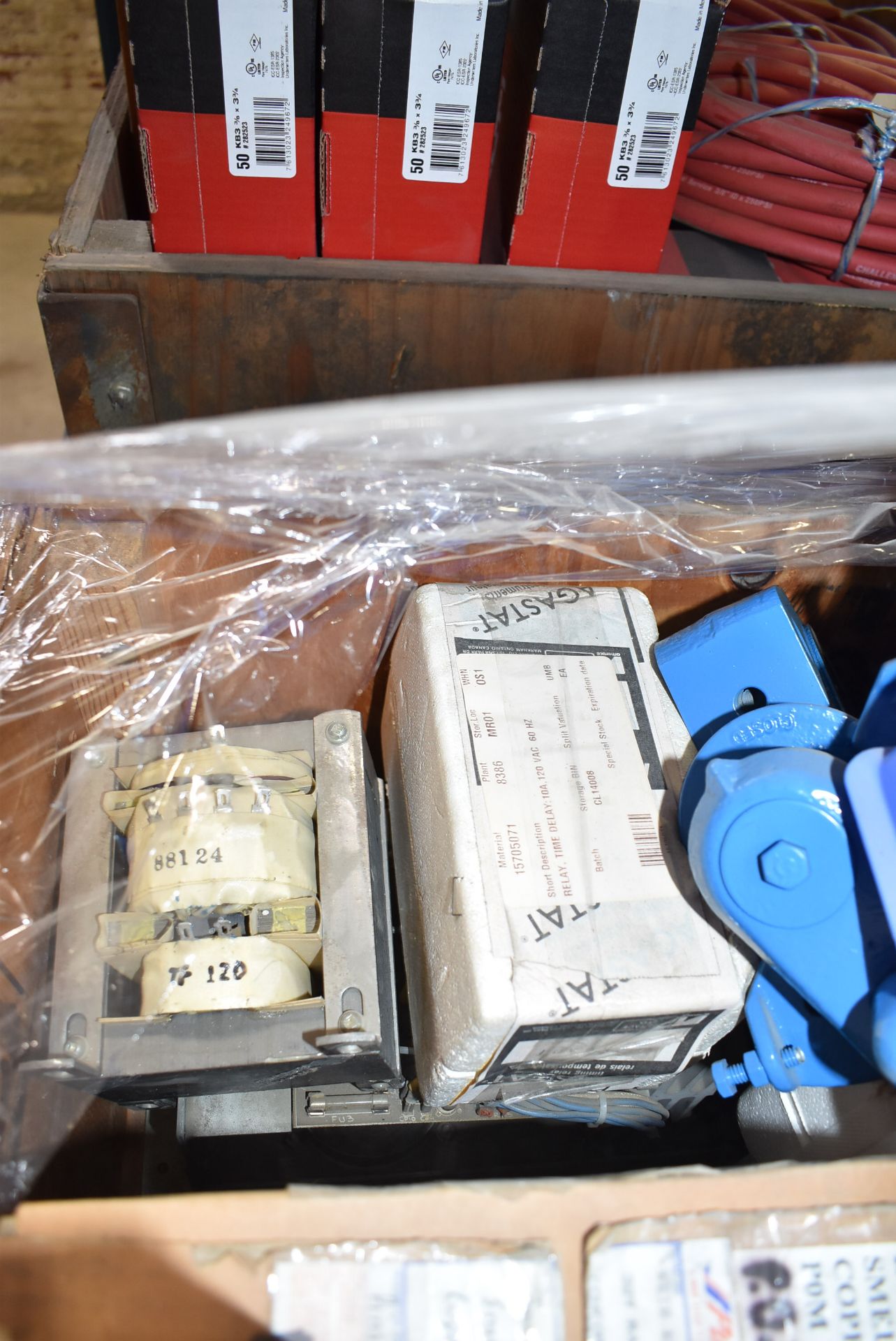 LOT/ CRATE WITH SPARE PARTS CONSISTING OF SPROCKETS, PULLEYS, SHAFTS, SOLENOIDS, RELAYS, PRESSURE - Image 9 of 9