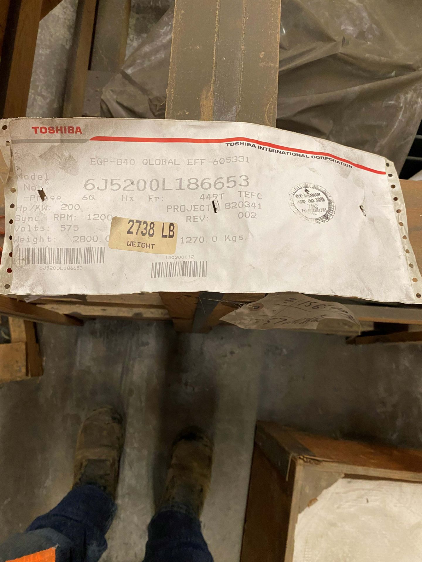 TOSHIBA 200 HP MOTOR, 575V/3PH/60HZ, S/N 150300112 (LOCATED IN THOMPSON, MB) - Image 2 of 3