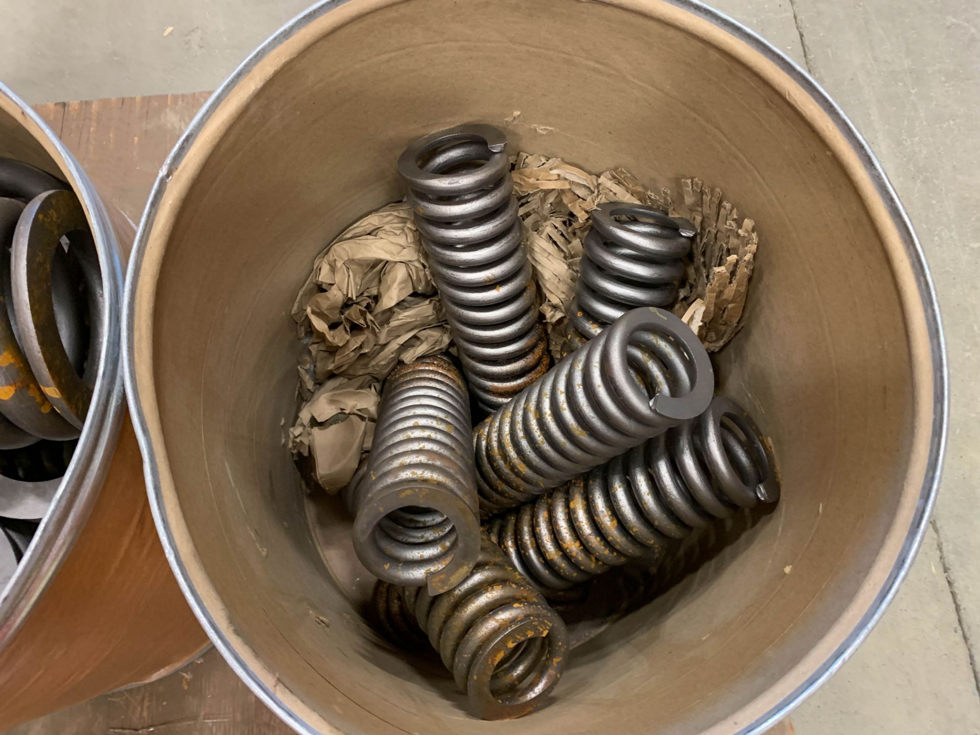 LOT/ INNER & OUTER COIL CRUSHER SPRINGS (CMD-340-23S) - Image 3 of 3