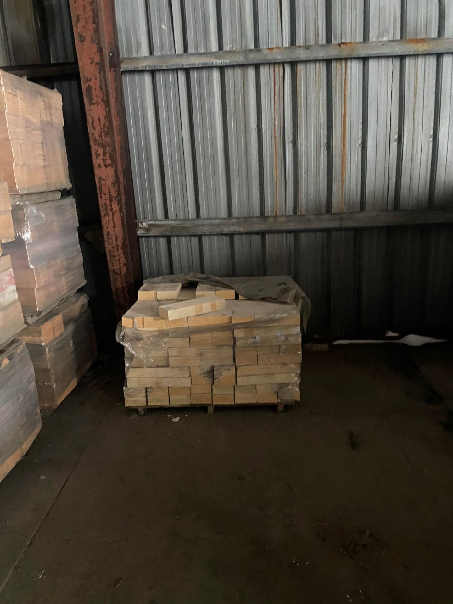 LOT/ (7) PALLETS OF SMELTER FURNACE BRICK (LOCATED IN THOMPSON, MB) - Image 2 of 3