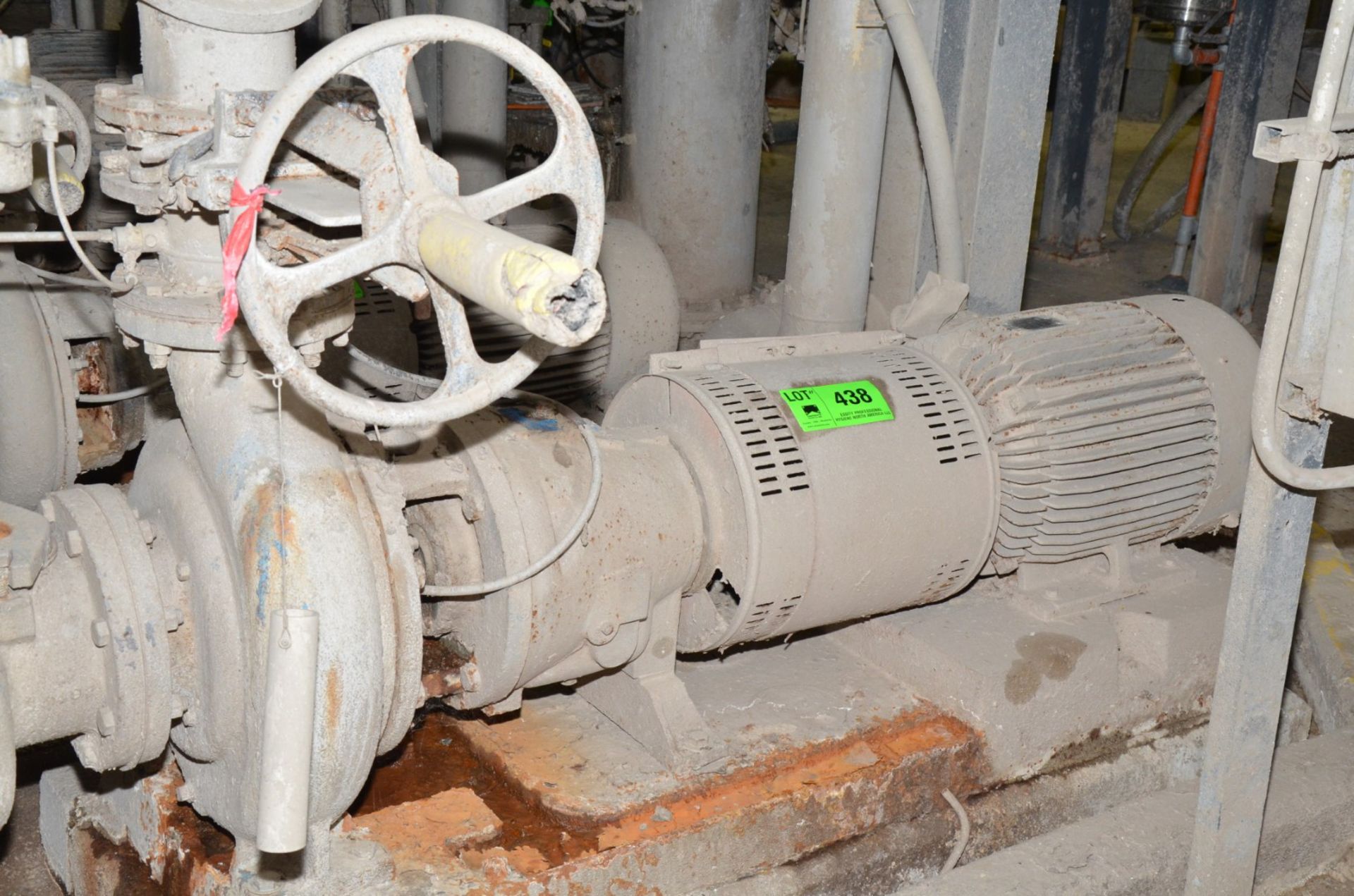 GOULDS CENTRIFUGAL PUMP WITH 40 HP DRIVE MOTOR, S/N N/A (CI) [RIGGING FEE FOR LOT #438 - $650 USD