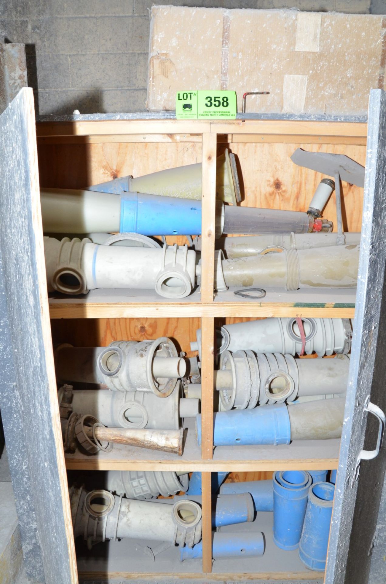 LOT/ CABINET WITH SPARE HD CLEANER CYCLONES [RIGGING FEE FOR LOT #358 - $125 USD PLUS APPLICABLE