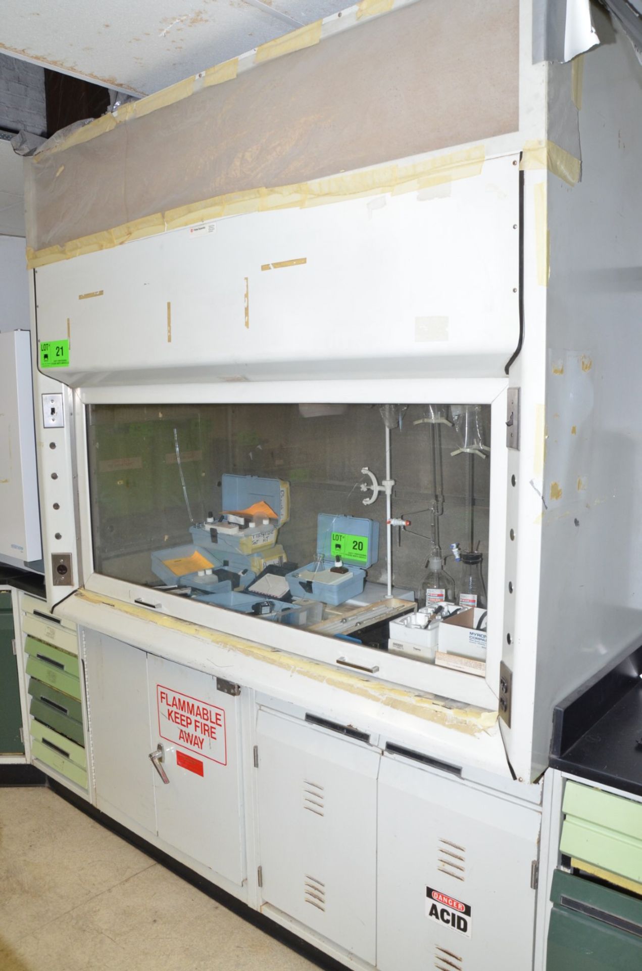 FISHER SCIENTIFIC 93-609Q SAFETY FLOW LABORATORY FUME HOOD WITH LIGHT AND SLIDING GLASS WINDOW, - Image 3 of 4