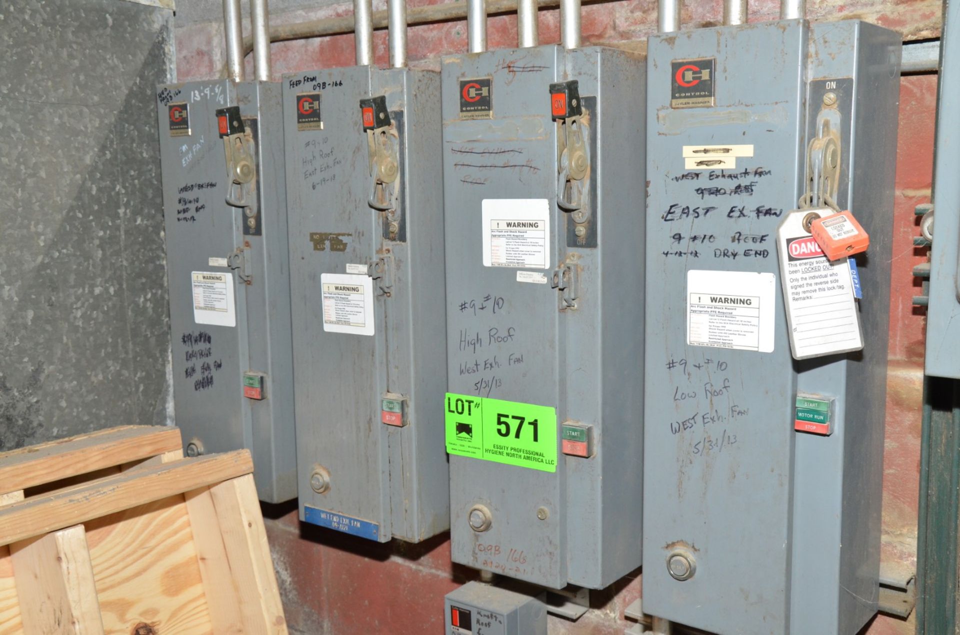 LOT/ BREAKER BOXES (CI) [RIGGING FEE FOR LOT #571 - $100 USD PLUS APPLICABLE TAXES]