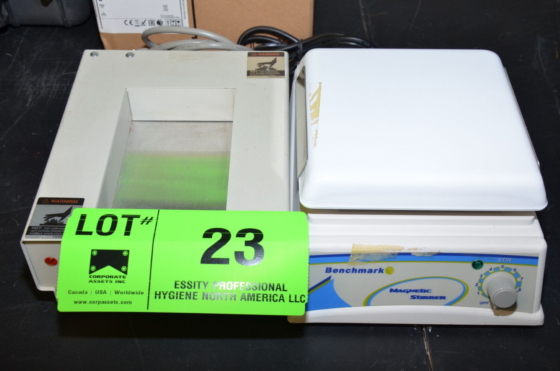 LOT/ BIOSCIENCE COD REACTOR BLOCK AND BENCHMARK 7"X7" MAGNETIC STIRRER [RIGGING FEE FOR LOT #23 - $