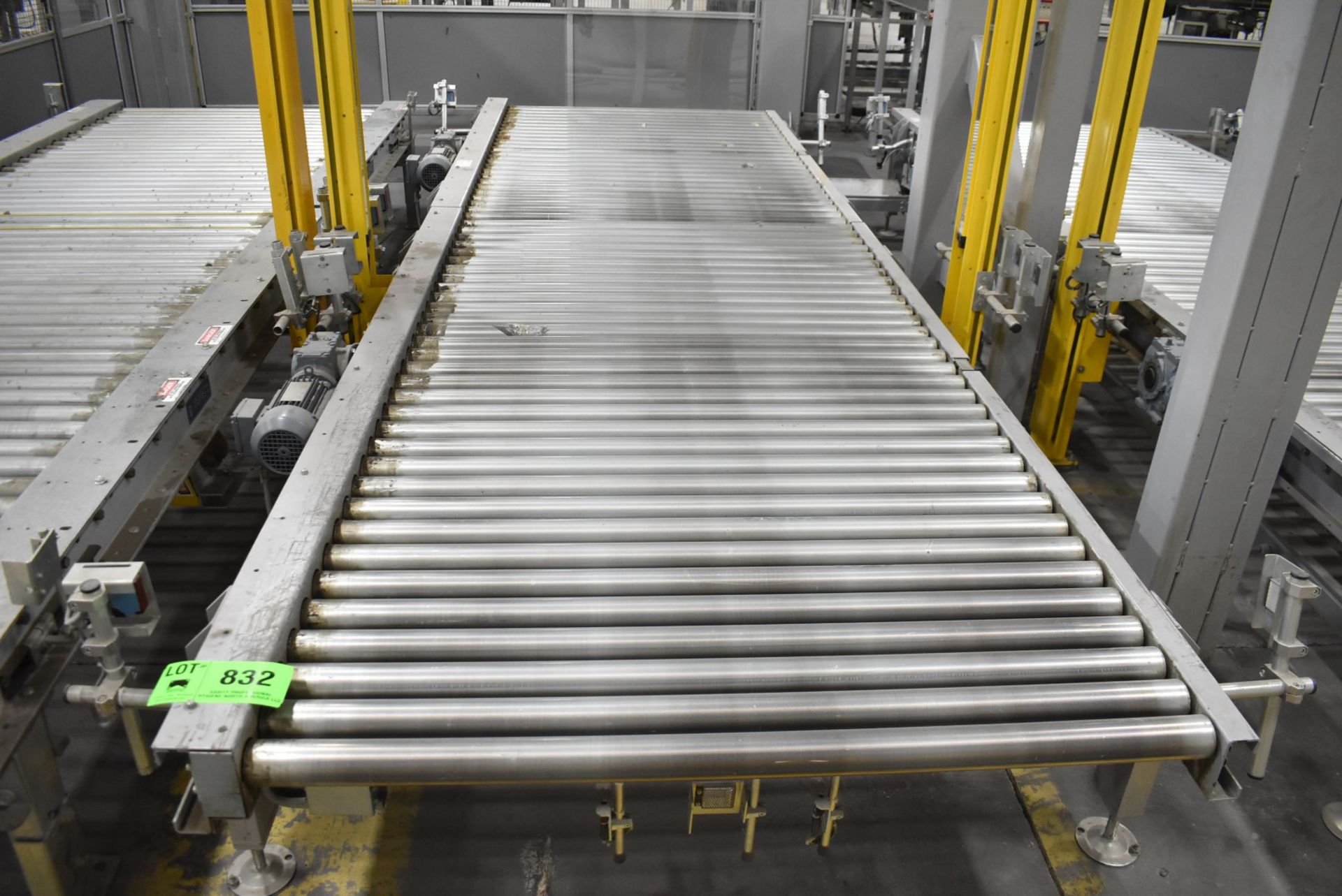 INDUSTRIAL KINETICS 51" X 160" MOTORIZED ROLLER CONVEYOR, S/N N/A (CI) [RIGGING FEE FOR LOT #