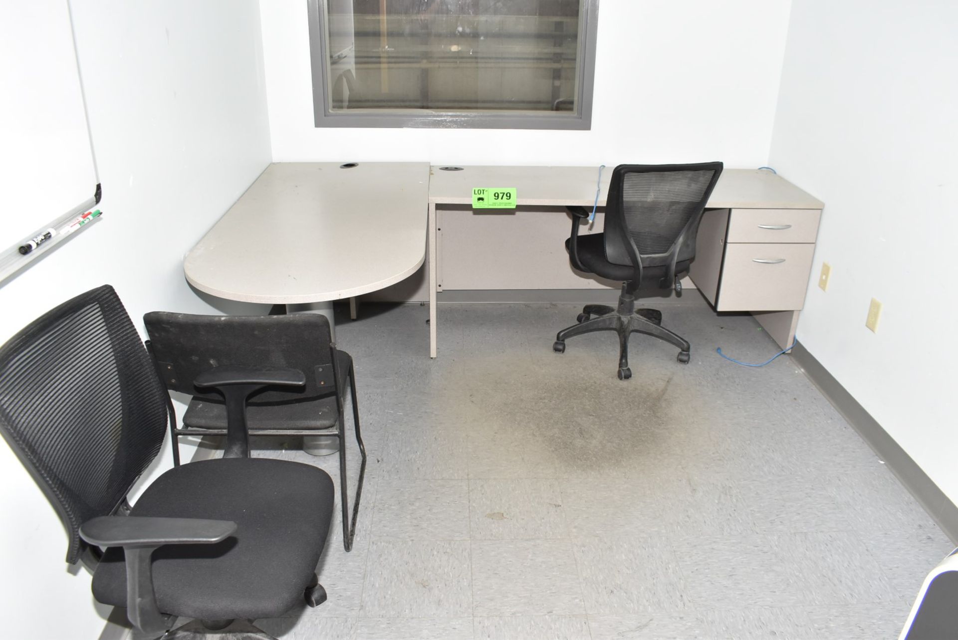 LOT/ OFFICE FURNITURE