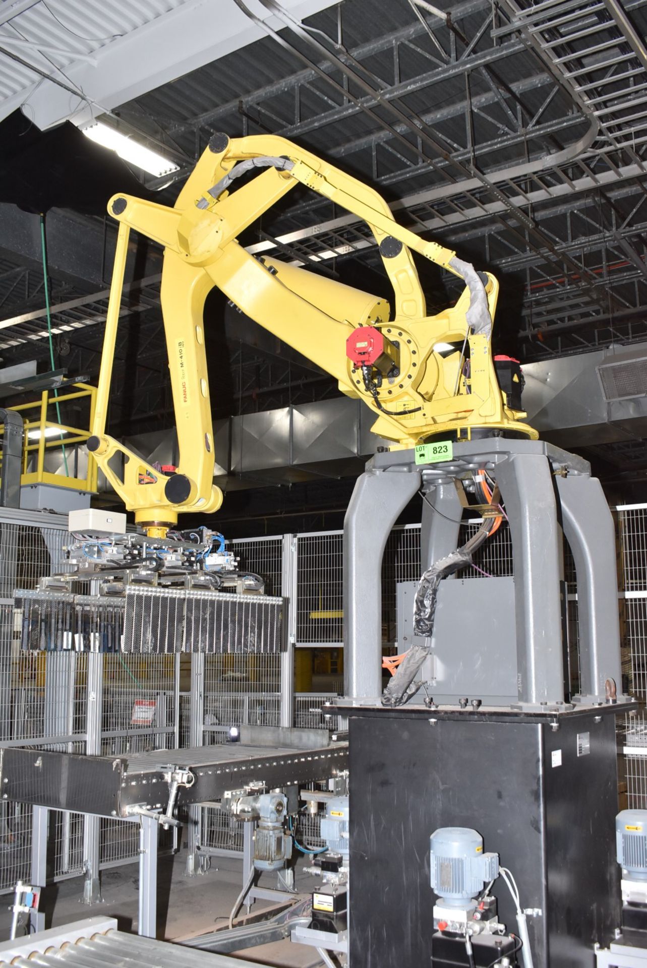 FANUC M-410 IB/300 4-AXIS PICK & PLACE PALLETIZING ROBOT WITH TOUCH SCREEN TEACH PENDANT CONTROL,