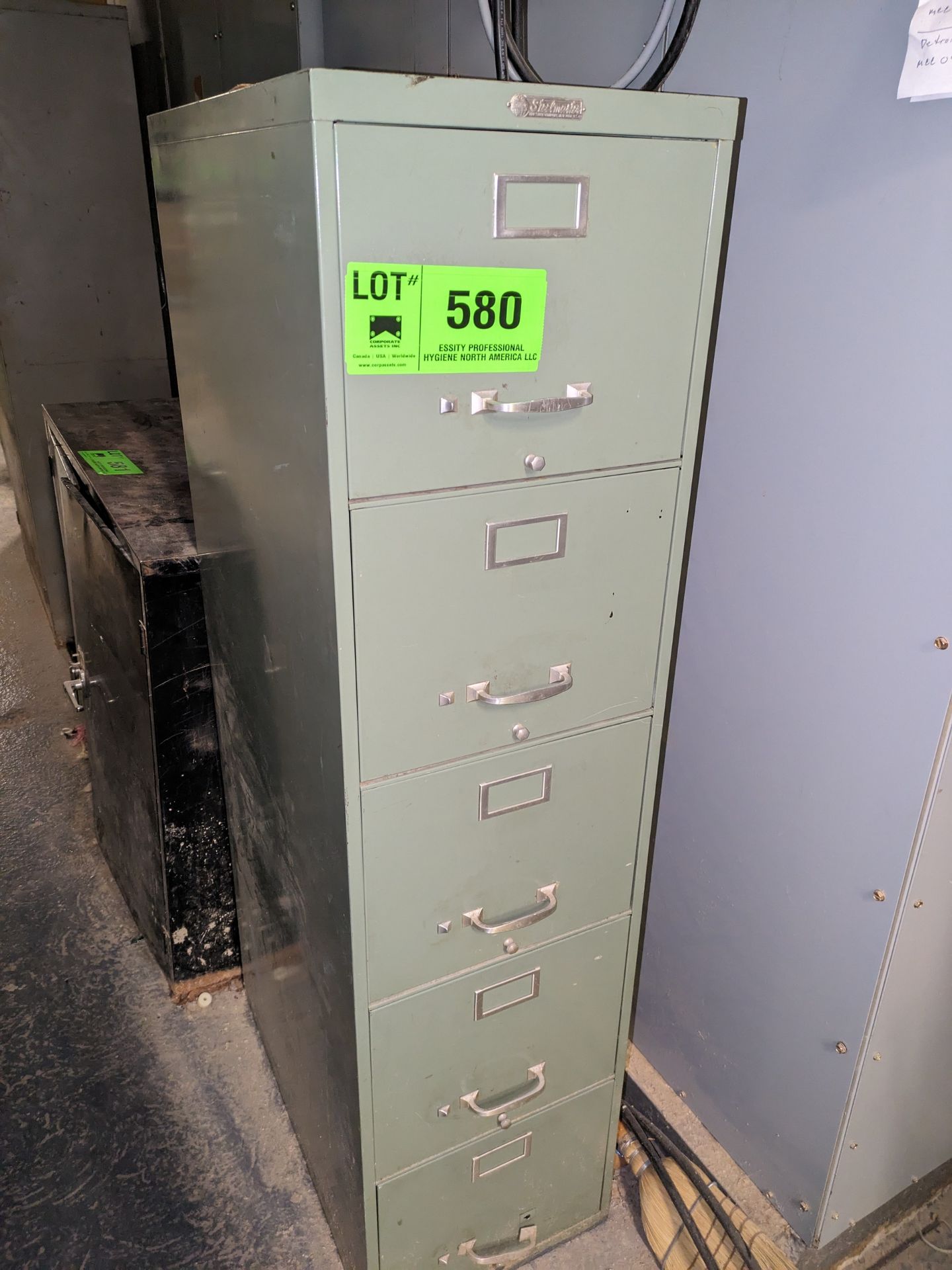 LOT/ CABINET WITH FUSES AND SPARES [RIGGING FEE FOR LOT #580 - $50 USD PLUS APPLICABLE TAXES]