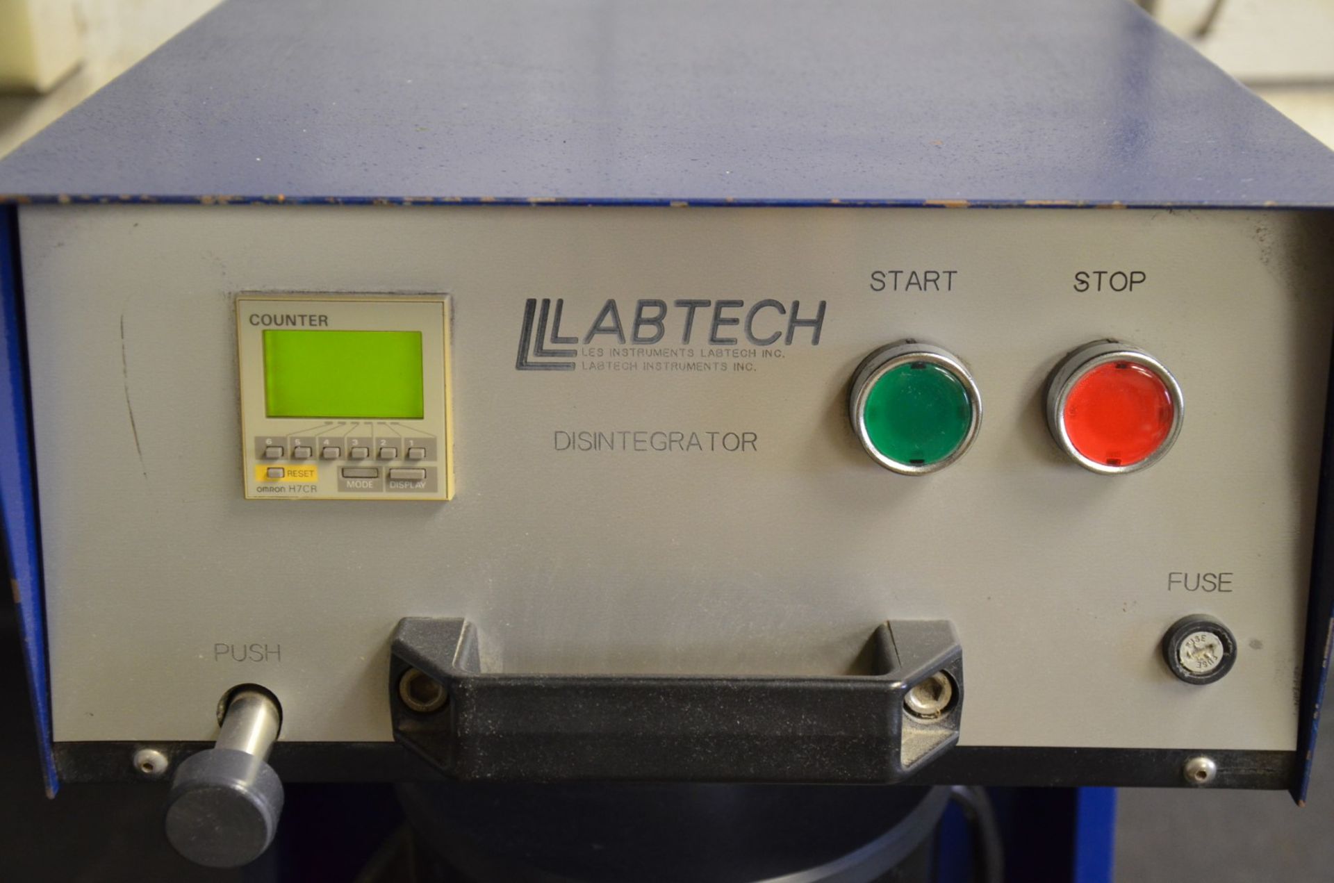 LABTECH BENCH TYPE DISINTEGRATOR WITH DIGITAL MICROPROCESSOR CONTROL, S/N 9512024 [RIGGING FEE FOR - Image 3 of 5