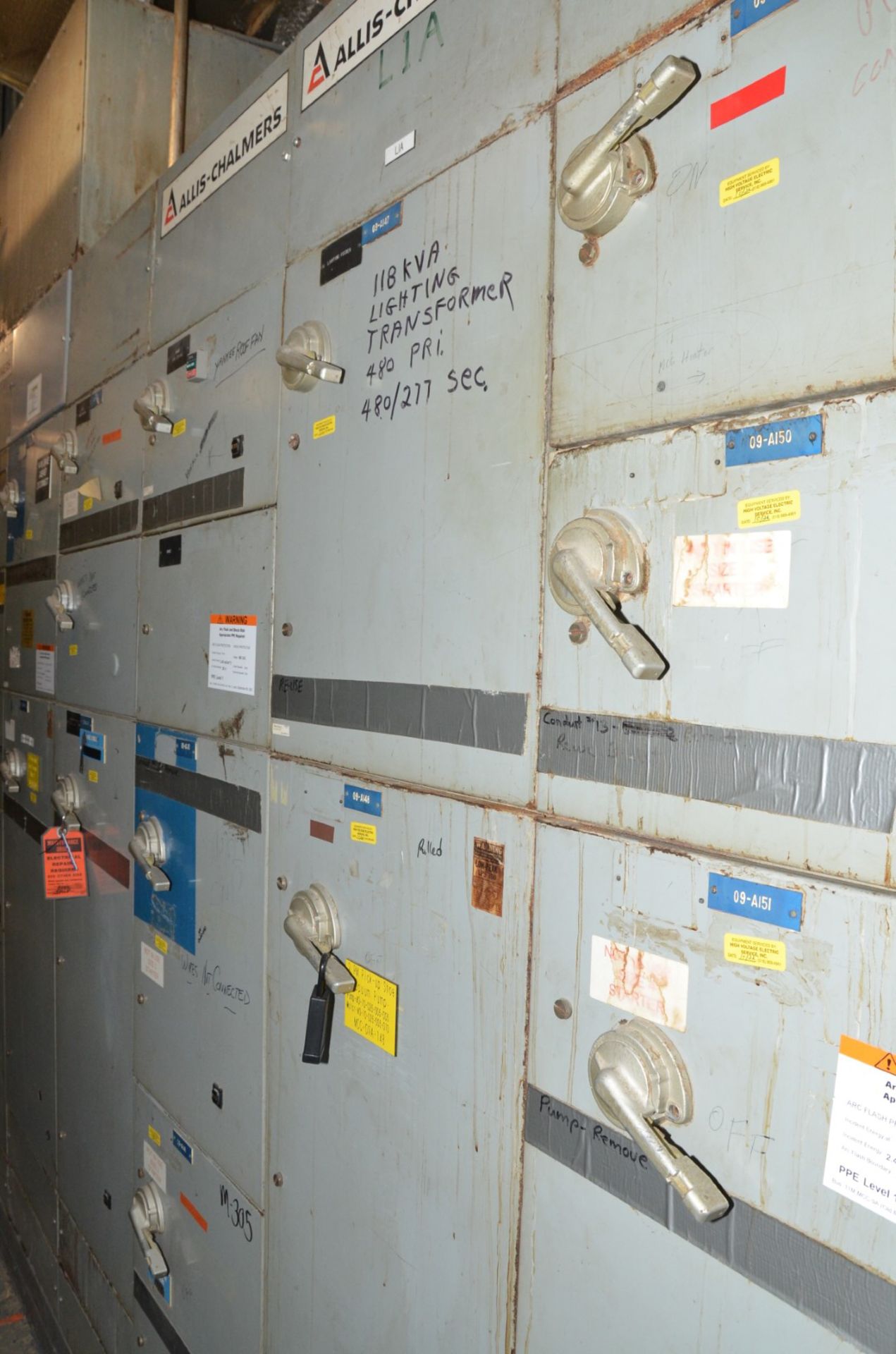 SIEMENS ALLIS VALUE LINE 10-BANK MCC PANEL (CI) [RIGGING FEE FOR LOT #560 - $2250 USD PLUS - Image 4 of 7