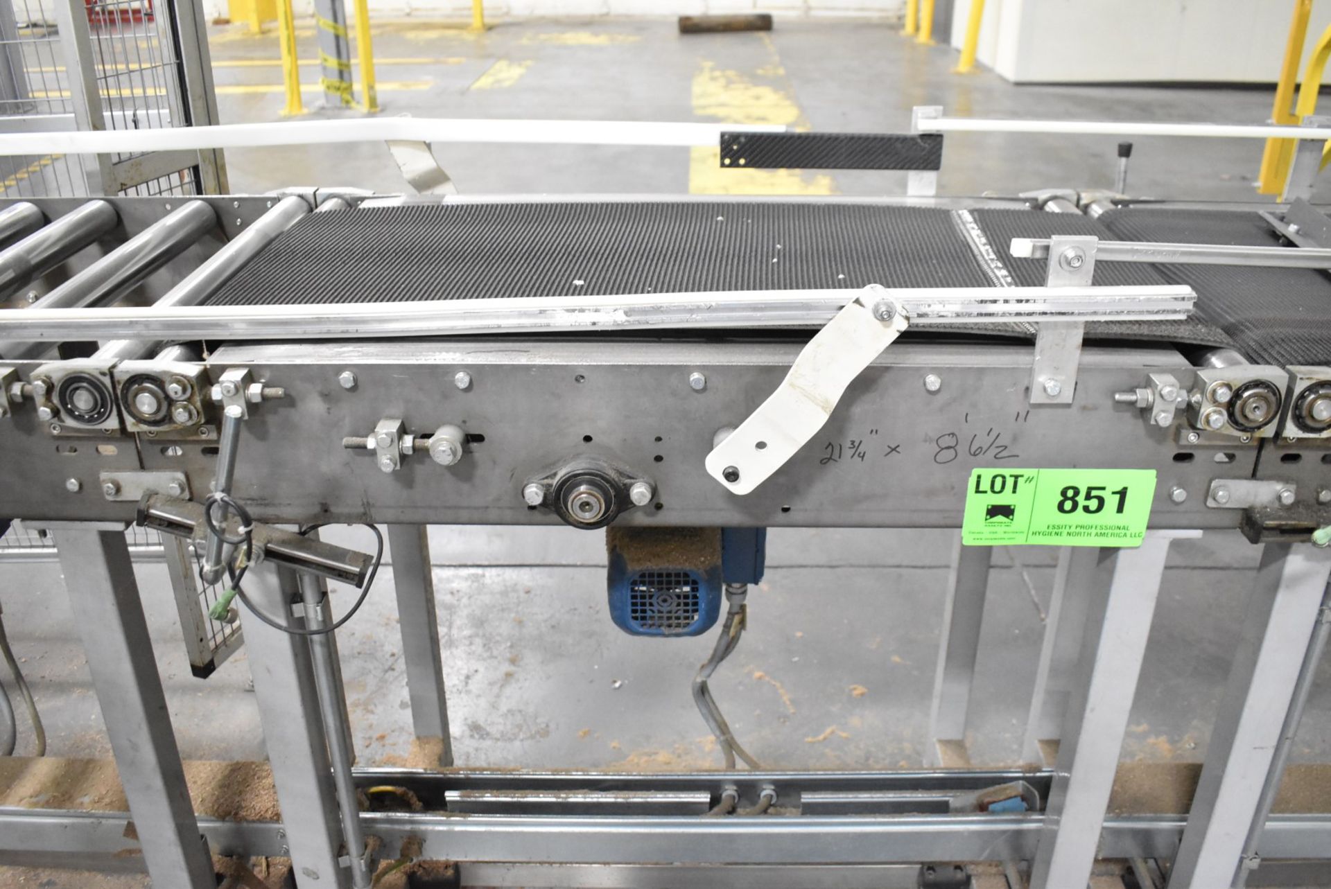 21.75" X 102.5" BELT CONVEYOR, S/N N/A (CI) [RIGGING FEE FOR LOT #851 - $175 USD PLUS APPLICABLE - Image 3 of 4