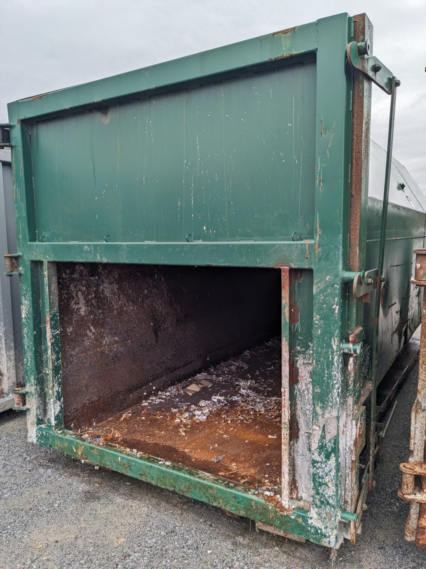 STATIONARY COMPACTOR ROLL-OFF BIN WITH APPROX. 40 CU/YRD CAPACITY (CI) [RIGGING FEE FOR LOT # - Image 4 of 4