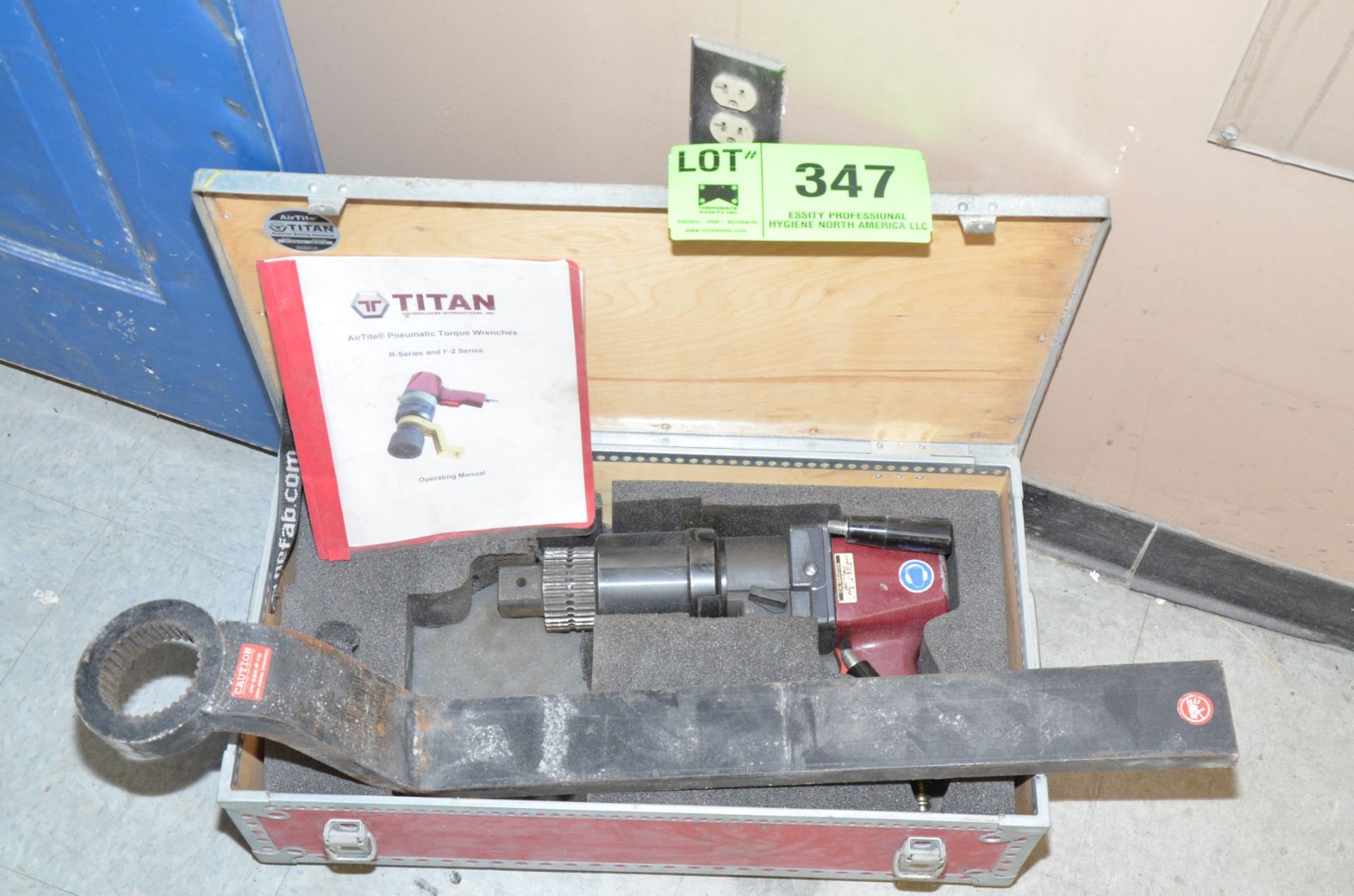 TITAN R-SERIES HEAVY DUTY PNEUMATIC TORQUE WRENCH SET [RIGGING FEE FOR LOT #347 - $25 USD PLUS