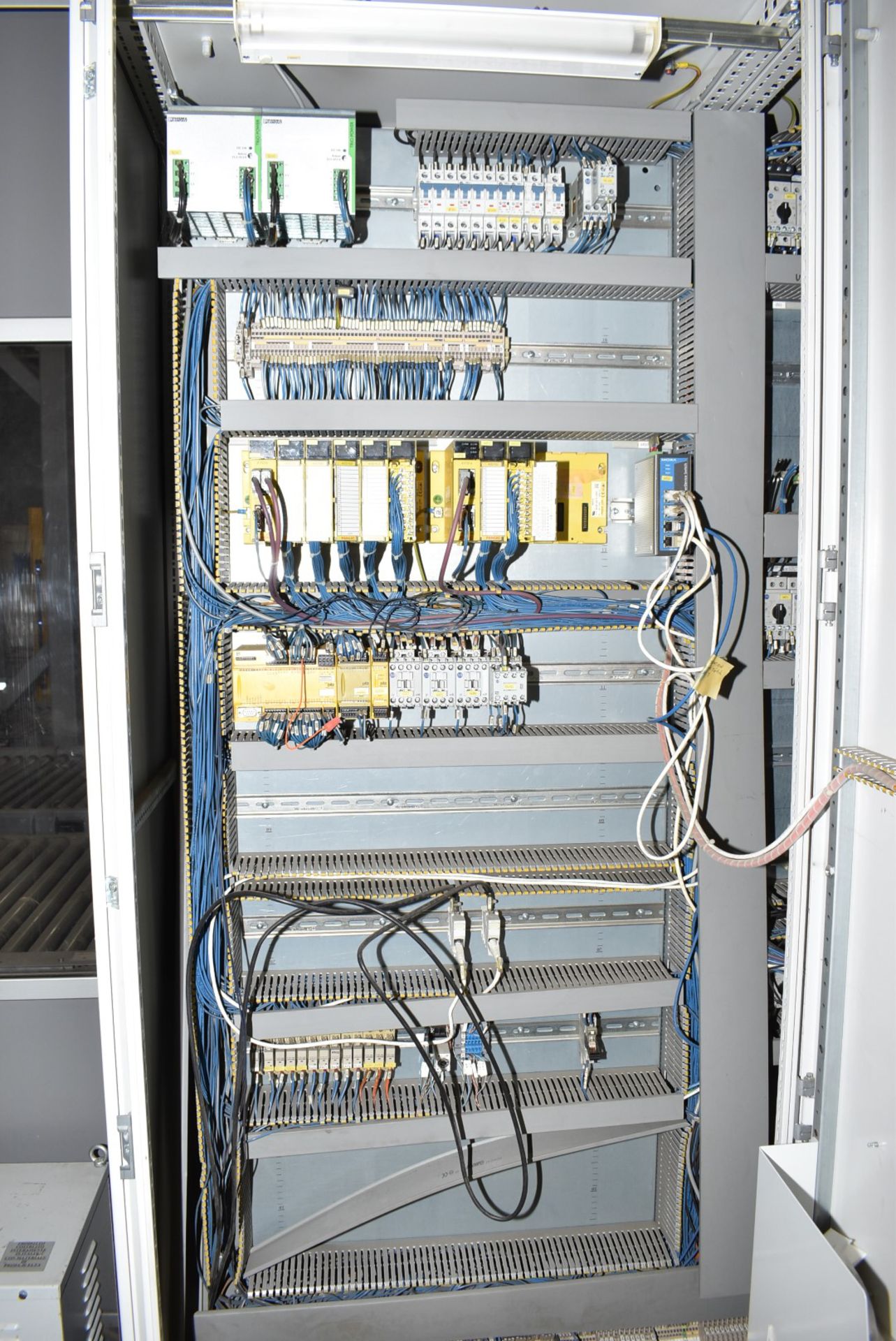 ELLECTRIC CONTROL CABINET WITH FANUC PLC AND DRIVE COMPONENTS (CI) [RIGGING FEE FOR LOT #867 - $ - Image 8 of 9