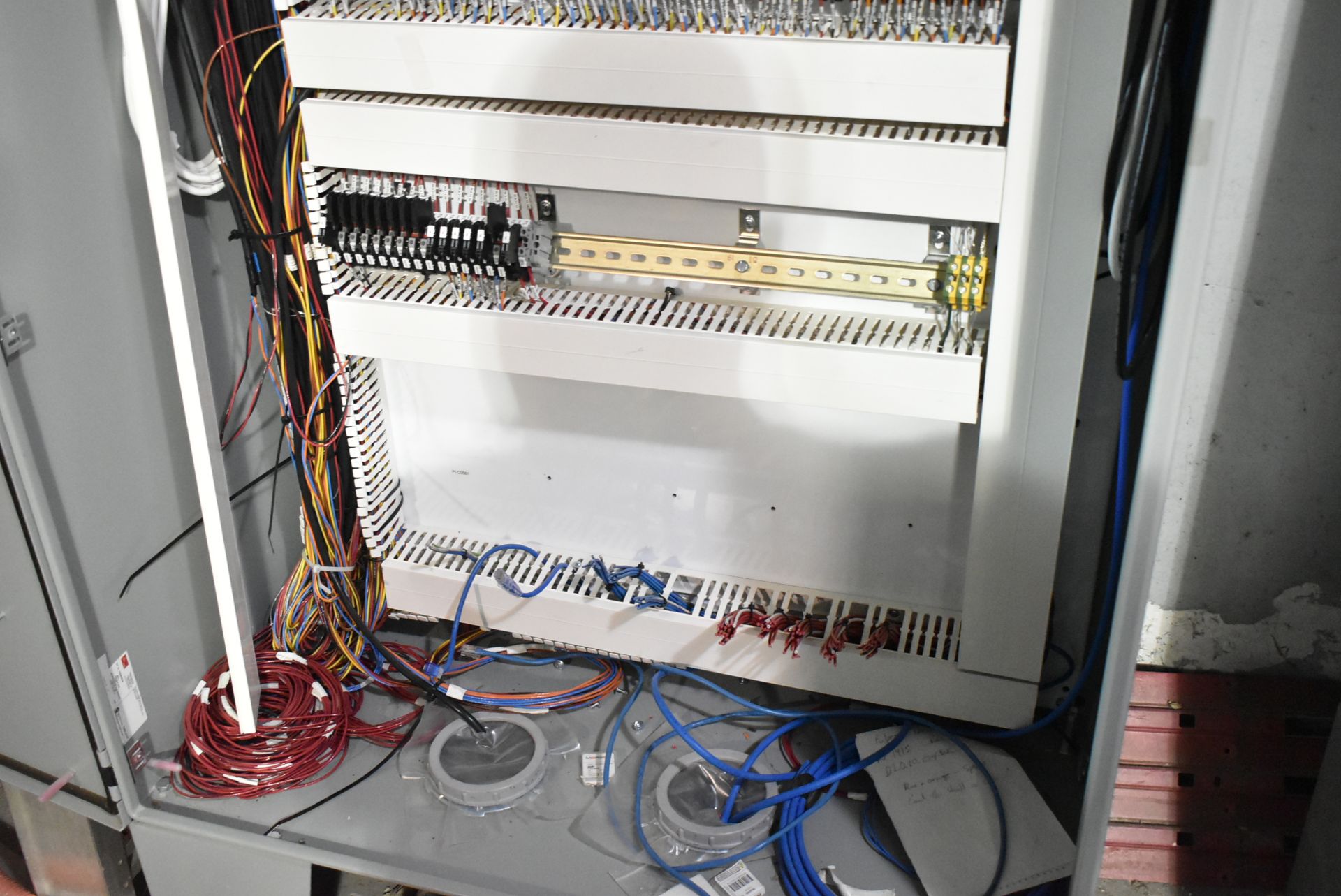 CONTROL CABINET (CI) [RIGGING FEE FOR LOT #163 - $200 USD PLUS APPLICABLE TAXES] - Image 5 of 5
