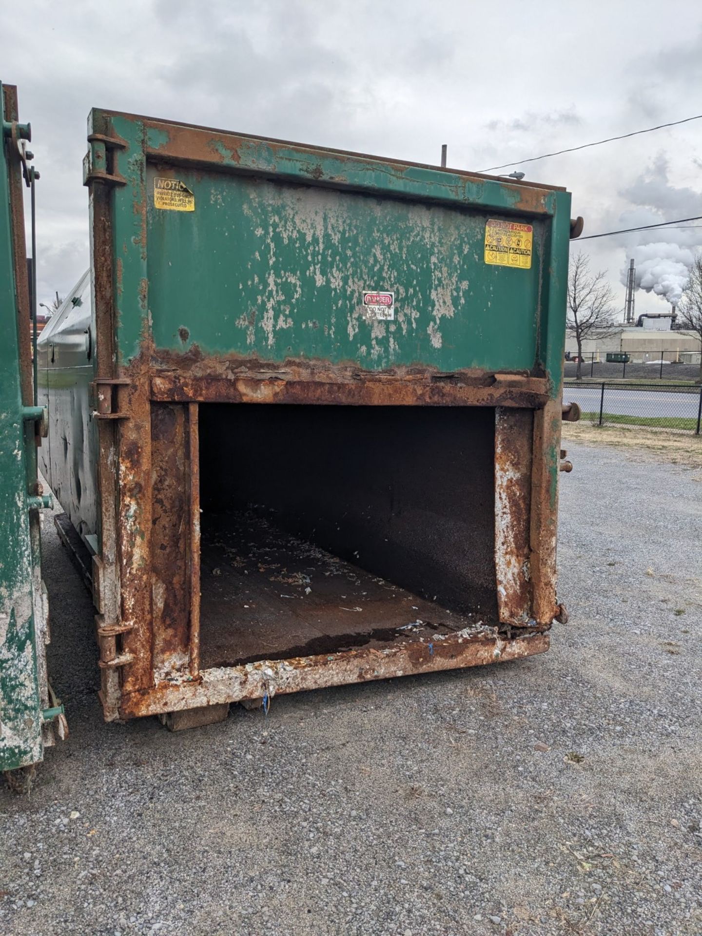 STATIONARY COMPACTOR ROLL-OFF BIN WITH APPROX. 40 CU/YRD CAPACITY (CI) [RIGGING FEE FOR LOT # - Image 4 of 4