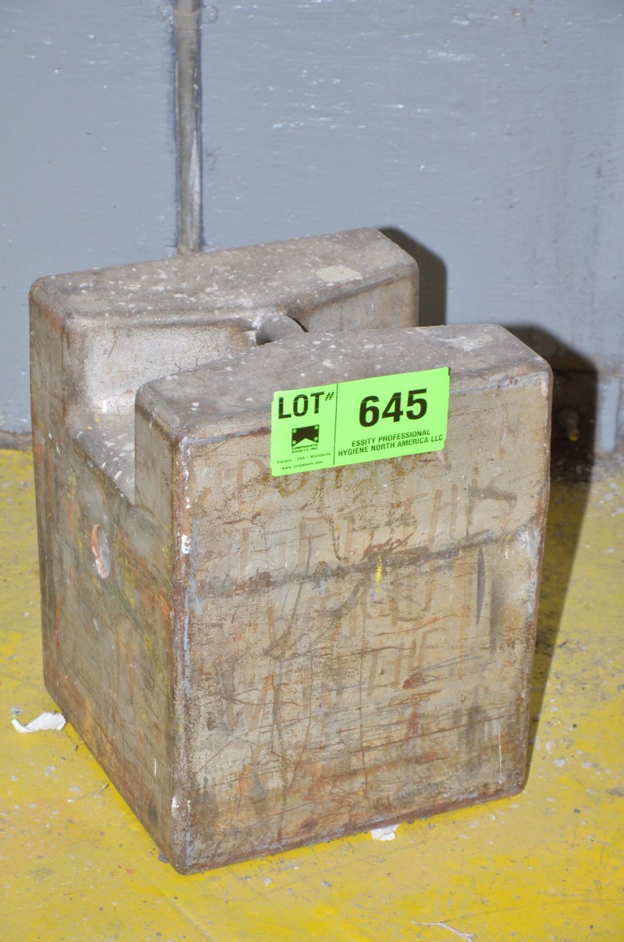 1000 LBS SCALE CALIBRATION WEIGHT (CI) [RIGGING FEE FOR LOT #645 - $25 USD PLUS APPLICABLE TAXES]