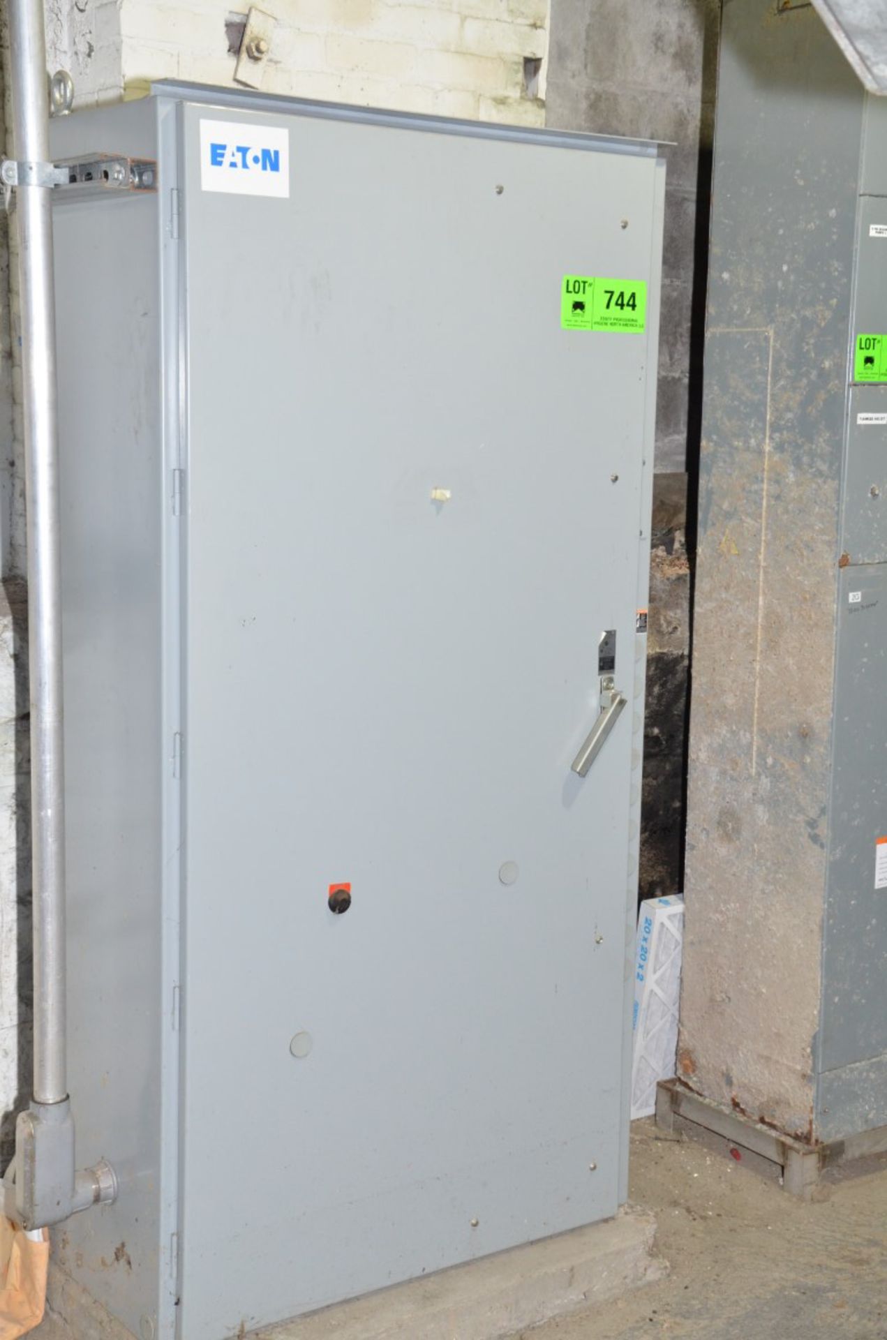 EATON HEAVY DUTY BREAKER PANEL CABINET (CI) [RIGGING FEE FOR LOT #744 - $450 USD PLUS APPLICABLE