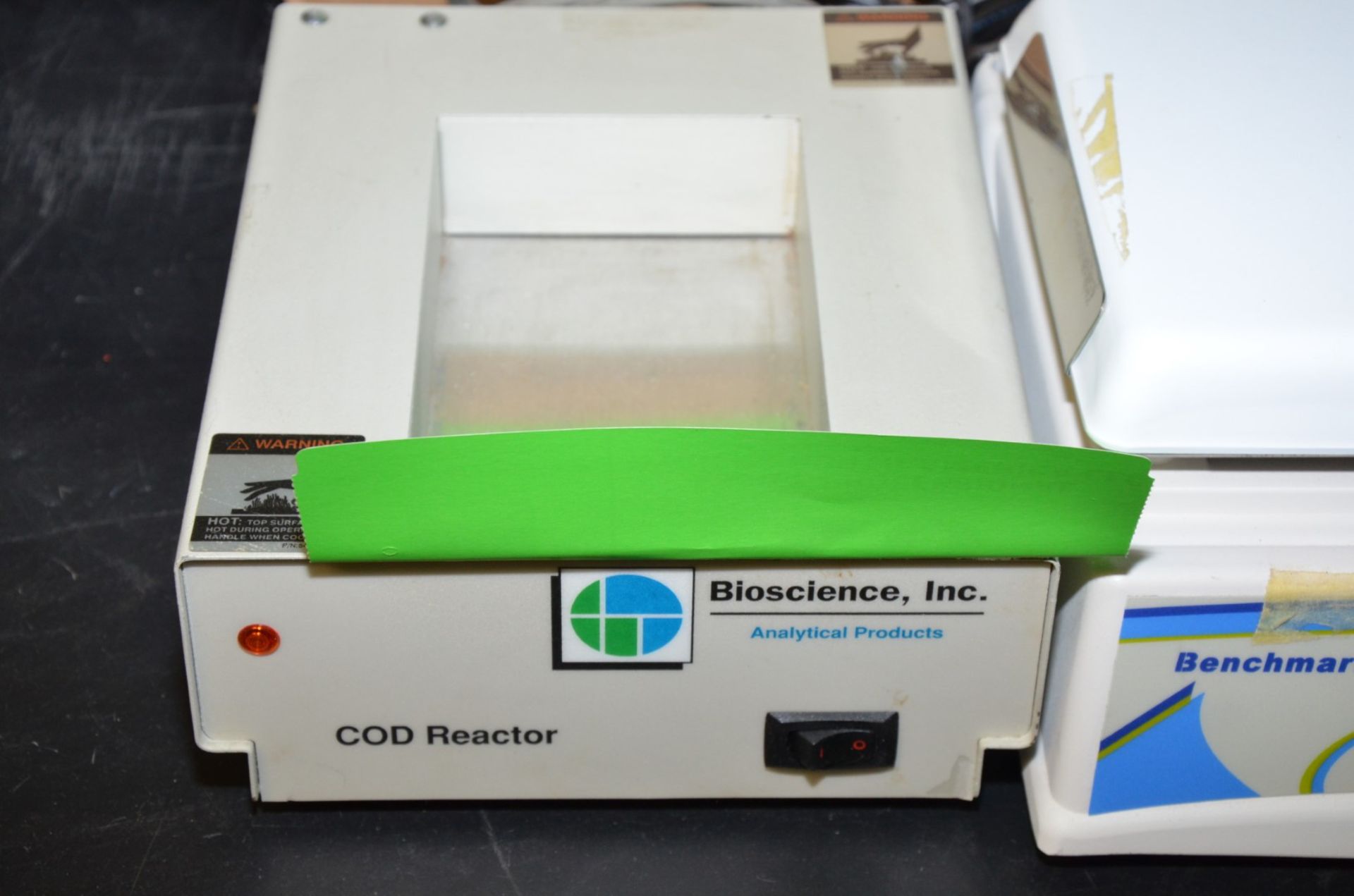 LOT/ BIOSCIENCE COD REACTOR BLOCK AND BENCHMARK 7"X7" MAGNETIC STIRRER [RIGGING FEE FOR LOT #23 - $ - Image 2 of 4