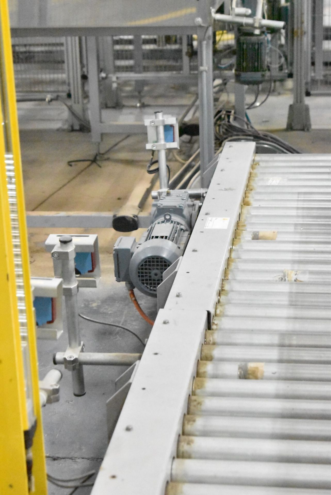 INDUSTRIAL KINETICS 51" X 160" MOTORIZED ROLLER CONVEYOR, S/N N/A (CI) [RIGGING FEE FOR LOT # - Image 3 of 3