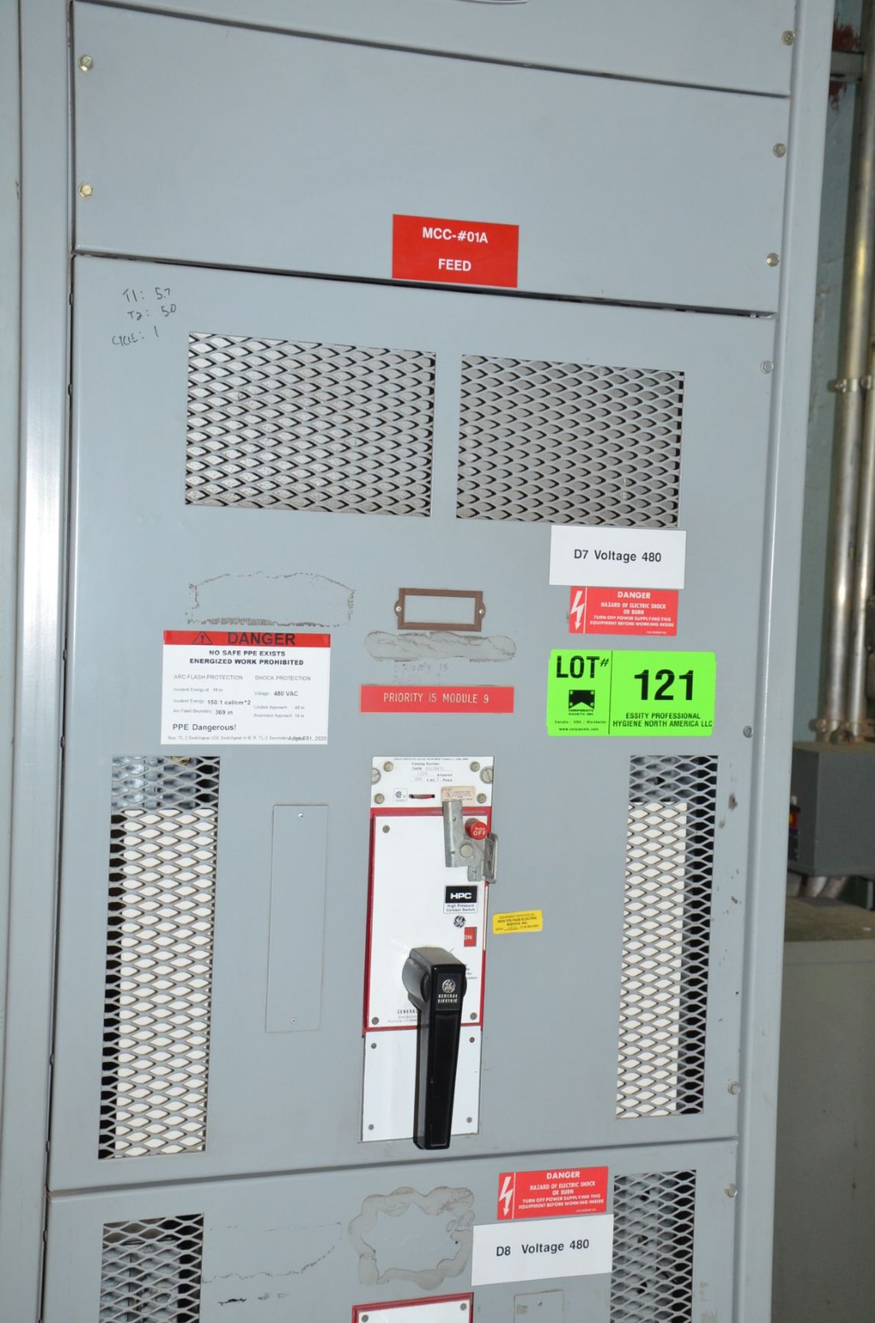 GENERAL ELECTRIC LOAD BREAK SWITCH (CI) [RIGGING FEE FOR LOT #121 - $300 USD PLUS APPLICABLE TAXES]
