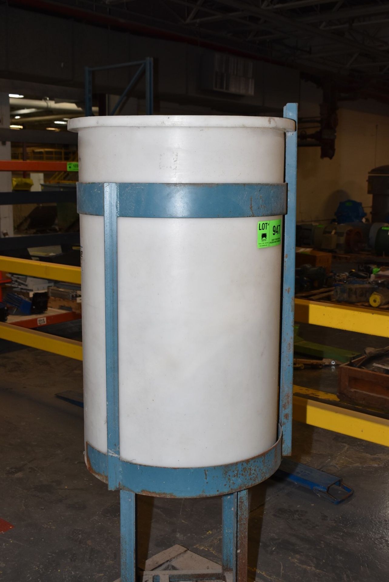COMPOSITE HOLDING TANK [RIGGING FEE FOR LOT #947 - $25 USD PLUS APPLICABLE TAXES] - Image 2 of 2