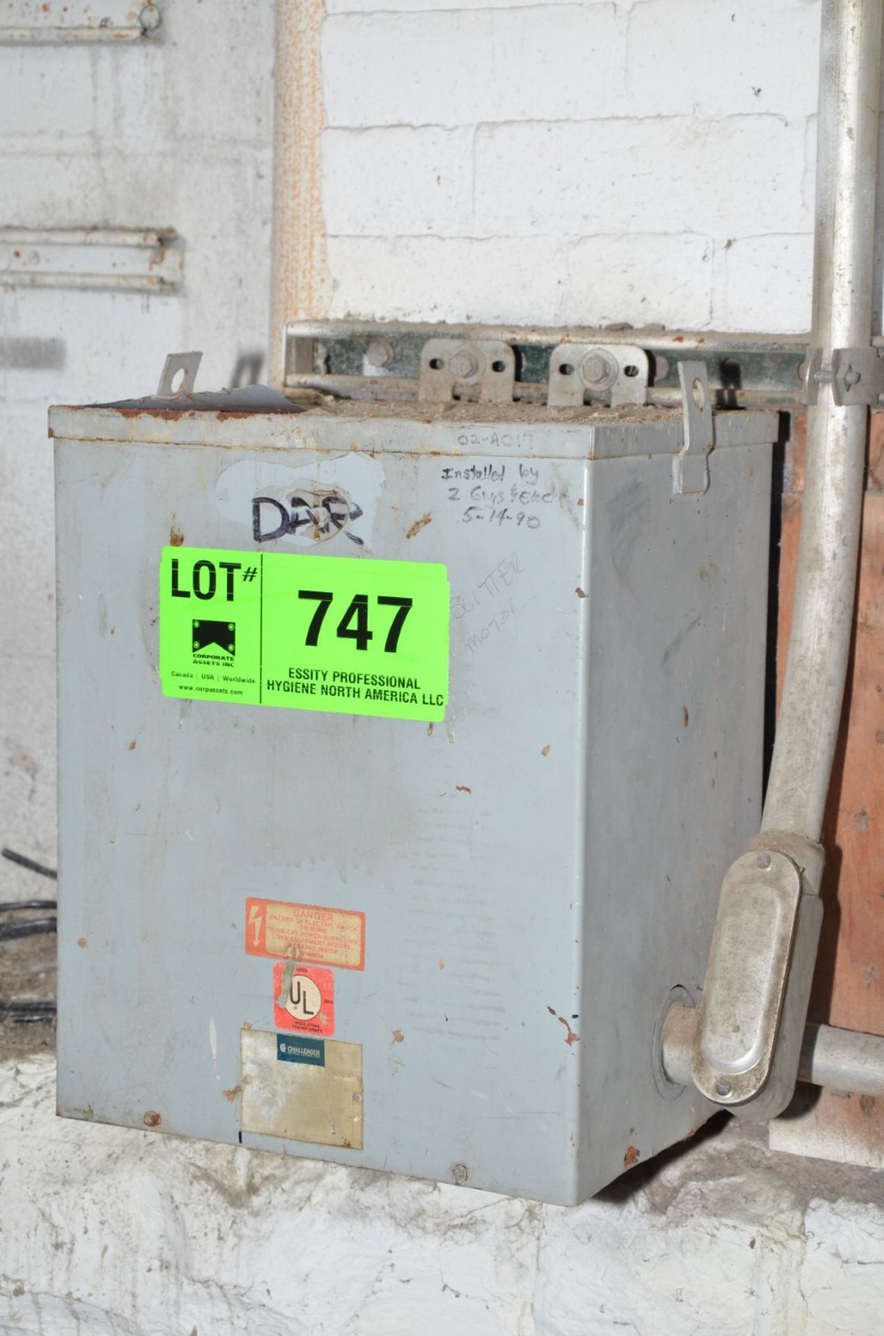 GE 15KVA/480-120V/1PH/60HZ TRANSFORMER (CI) [RIGGING FEE FOR LOT #747 - $150 USD PLUS APPLICABLE