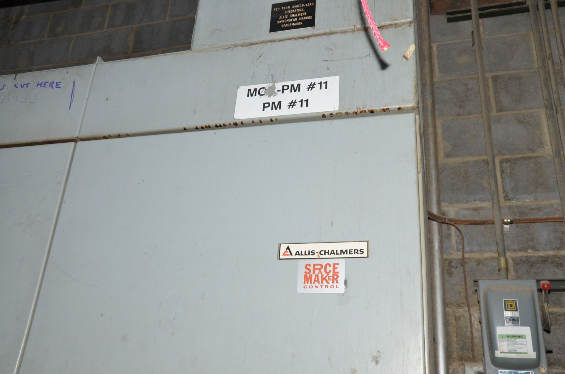 GE LIMITAMP BREAKER PANEL (CI) [RIGGING FEE FOR LOT #522 - $400 USD PLUS APPLICABLE TAXES] - Image 2 of 2