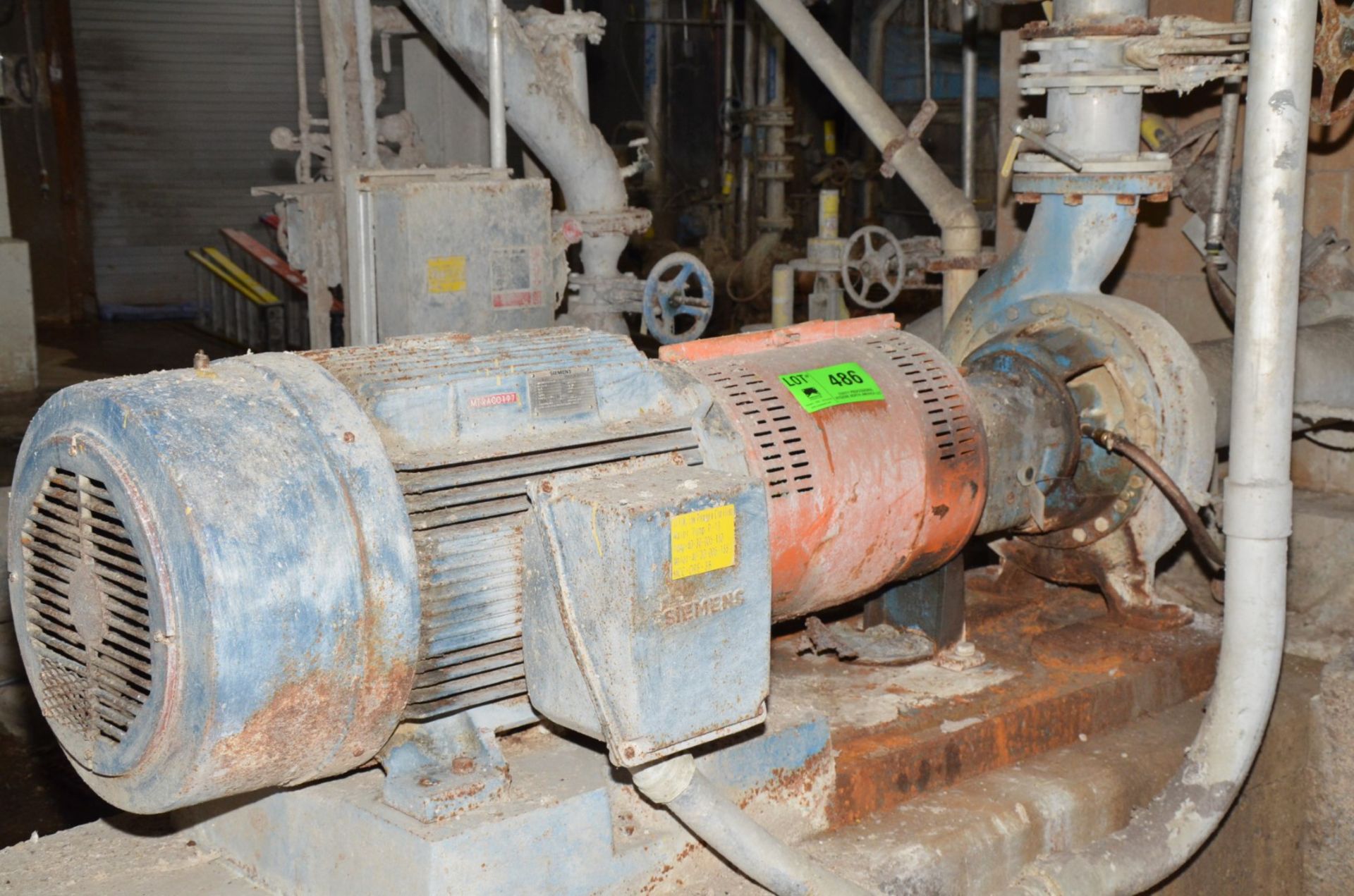 GOULDS CENTRIFUGAL PUMP WITH 125HP DRIVE MOTOR, S/N N/A (CI) [RIGGING FEE FOR LOT #486 - $650 USD