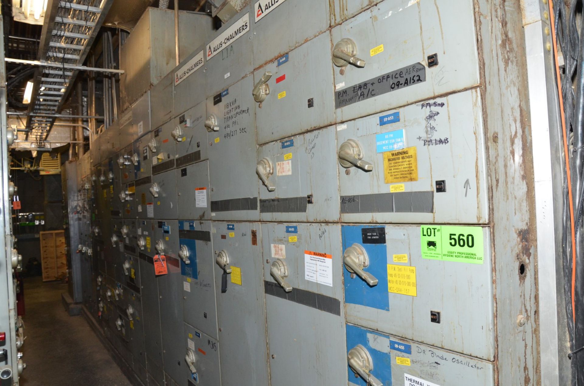 SIEMENS ALLIS VALUE LINE 10-BANK MCC PANEL (CI) [RIGGING FEE FOR LOT #560 - $2250 USD PLUS - Image 2 of 7