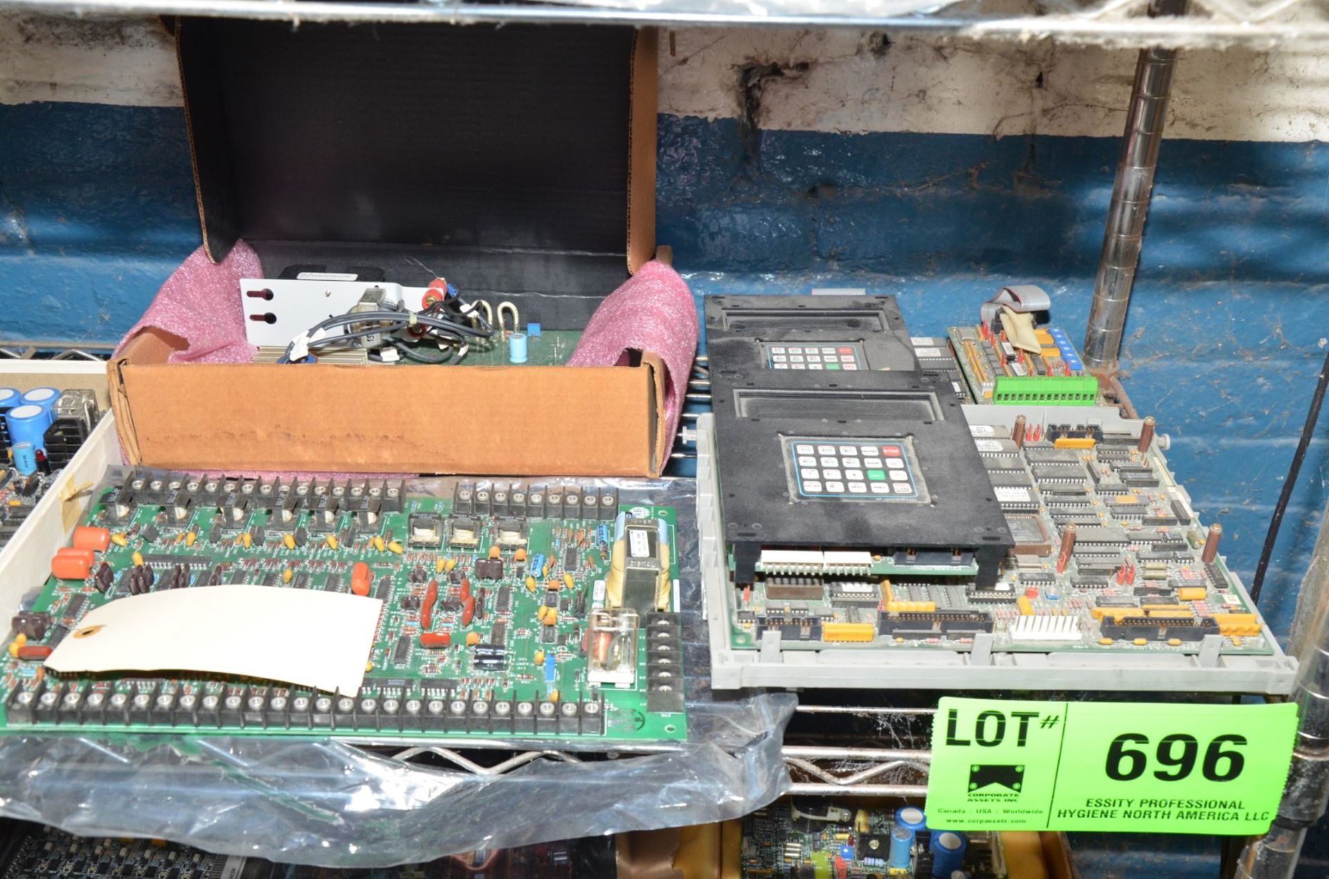 LOT/ ROLLING WIRE RACK WITH GE ELECTRONIC BOARDS, SPARE PARTS AND FUSES [RIGGING FEE FOR LOT # - Image 5 of 8