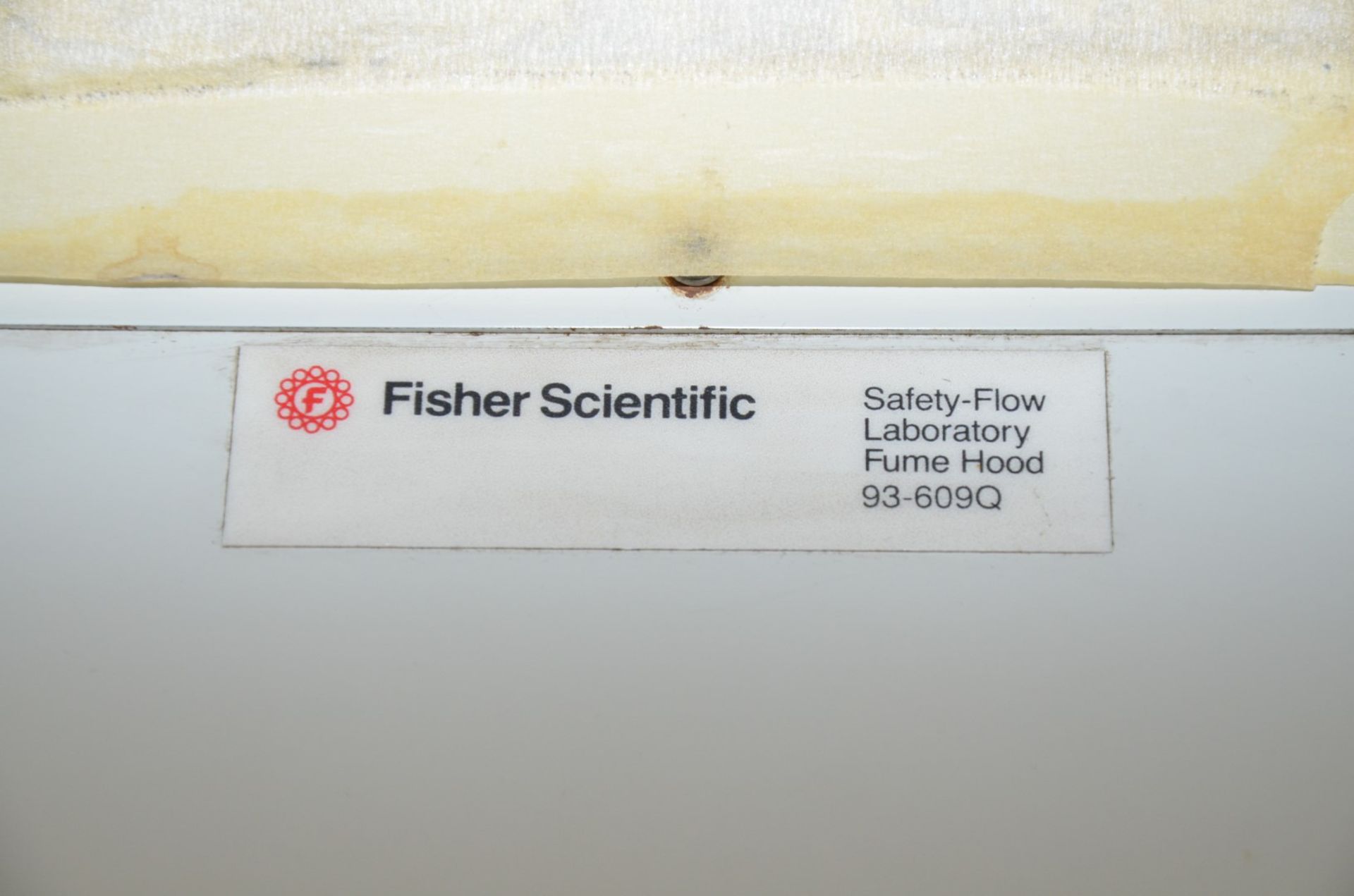 FISHER SCIENTIFIC 93-609Q SAFETY FLOW LABORATORY FUME HOOD WITH LIGHT AND SLIDING GLASS WINDOW, - Image 2 of 4