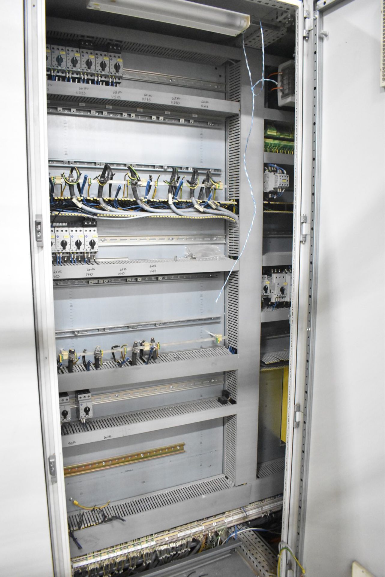 ELLECTRIC CONTROL CABINET WITH FANUC PLC AND DRIVE COMPONENTS (CI) [RIGGING FEE FOR LOT #864 - $ - Image 6 of 10