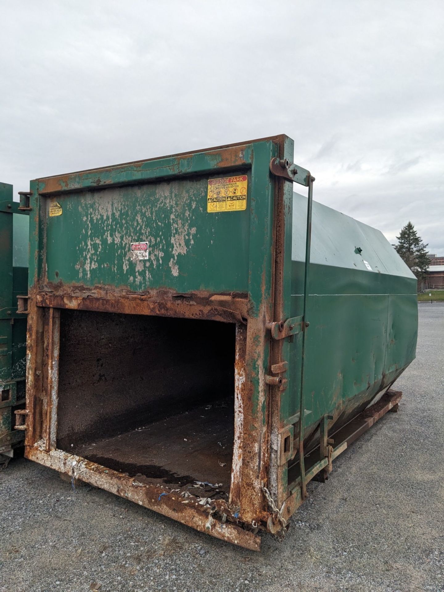 STATIONARY COMPACTOR ROLL-OFF BIN WITH APPROX. 40 CU/YRD CAPACITY (CI) [RIGGING FEE FOR LOT # - Image 3 of 4