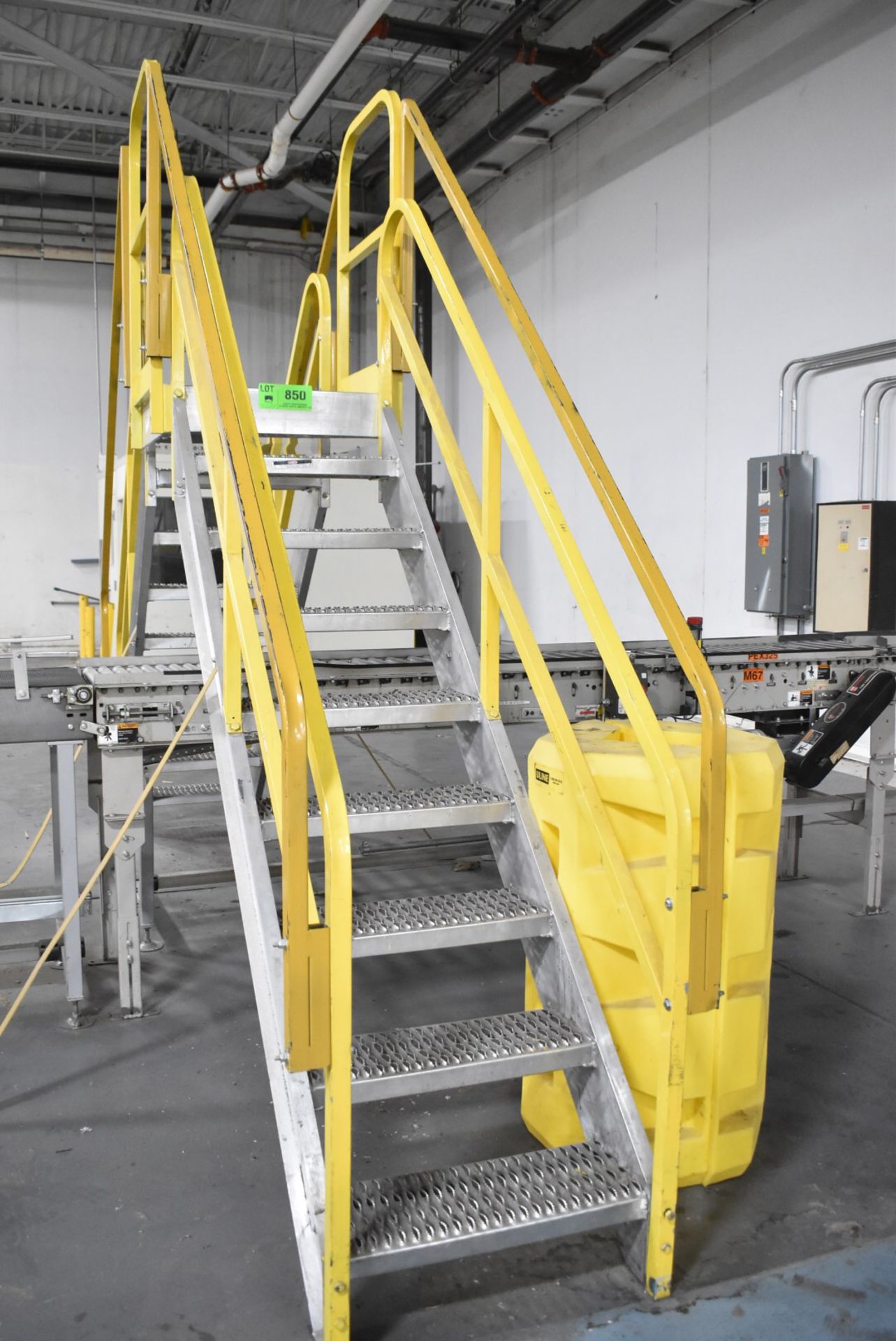 9-STEP 70" H X 25" W CROSS LADDER PLATFORM (CI) [RIGGING FEE FOR LOT #850 - $125 USD PLUS APPLICABLE