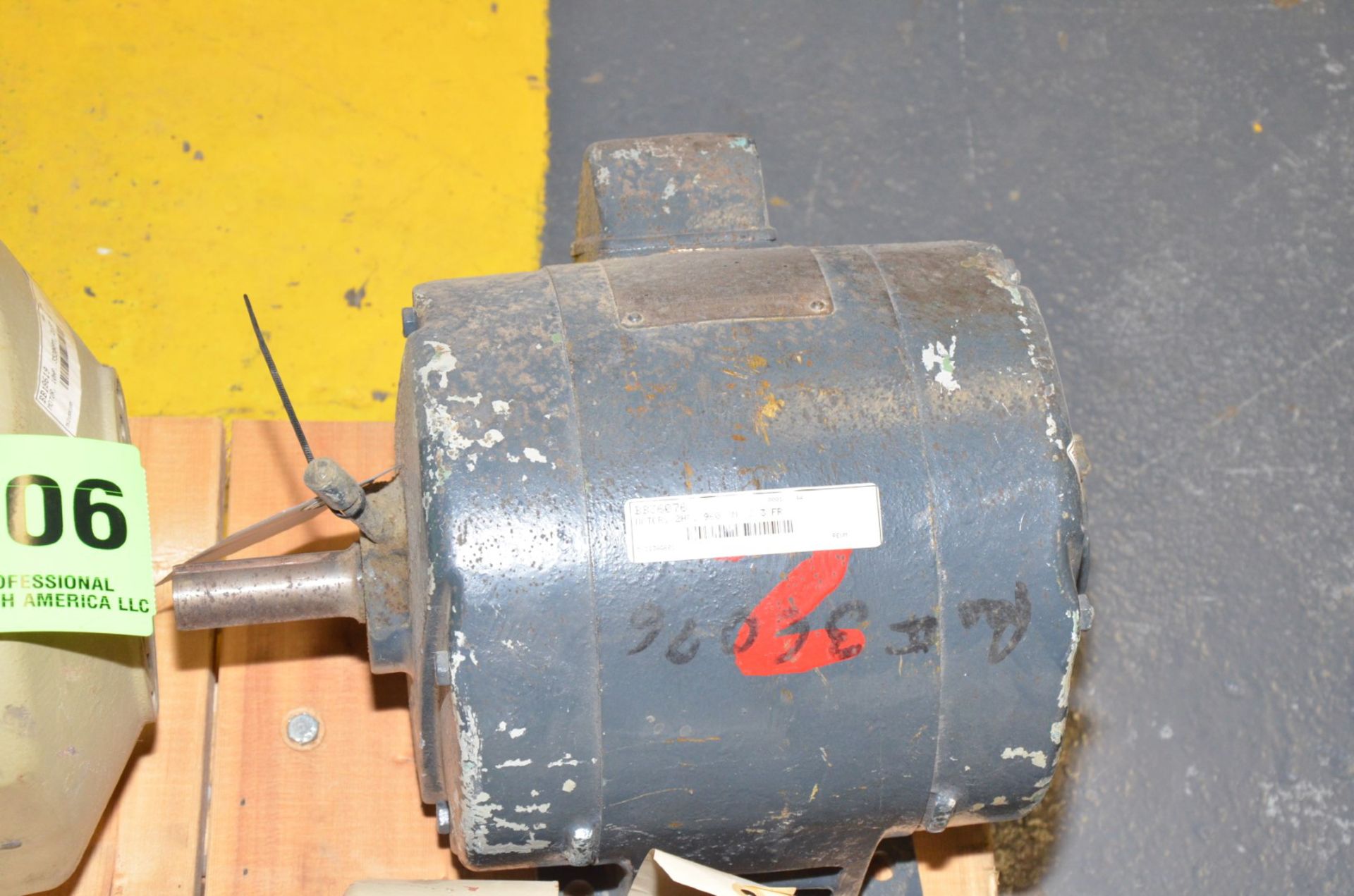 LOT/ (4) ELECTRIC MOTORS UNDER 10 HP [RIGGING FEE FOR LOT #1306 - $25 USD PLUS APPLICABLE TAXES] - Image 5 of 5