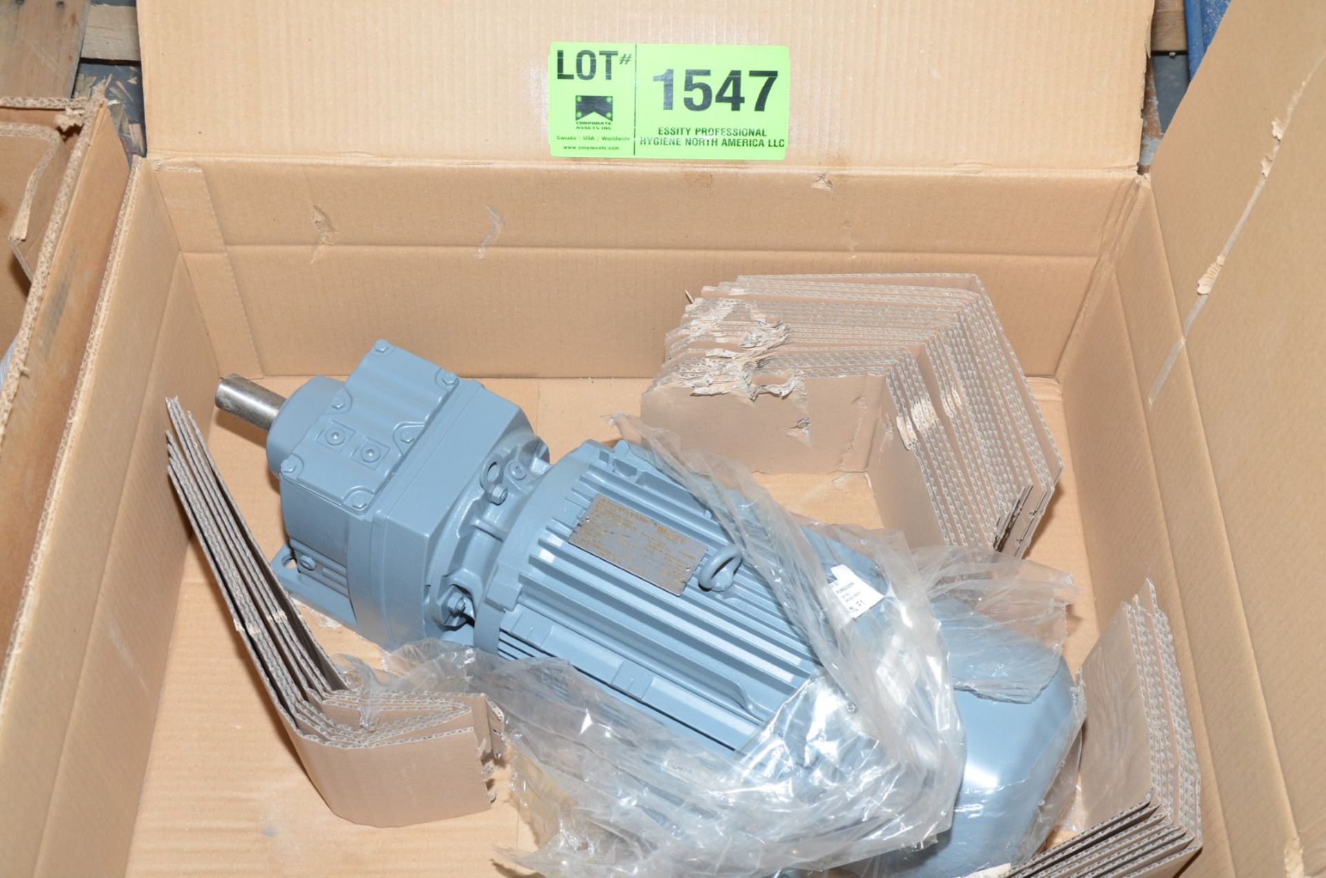 SEW EURODRIVE R47BRN100L4/BD5 GEAR MOTOR [RIGGING FEE FOR LOT #1547 - $25 USD PLUS APPLICABLE