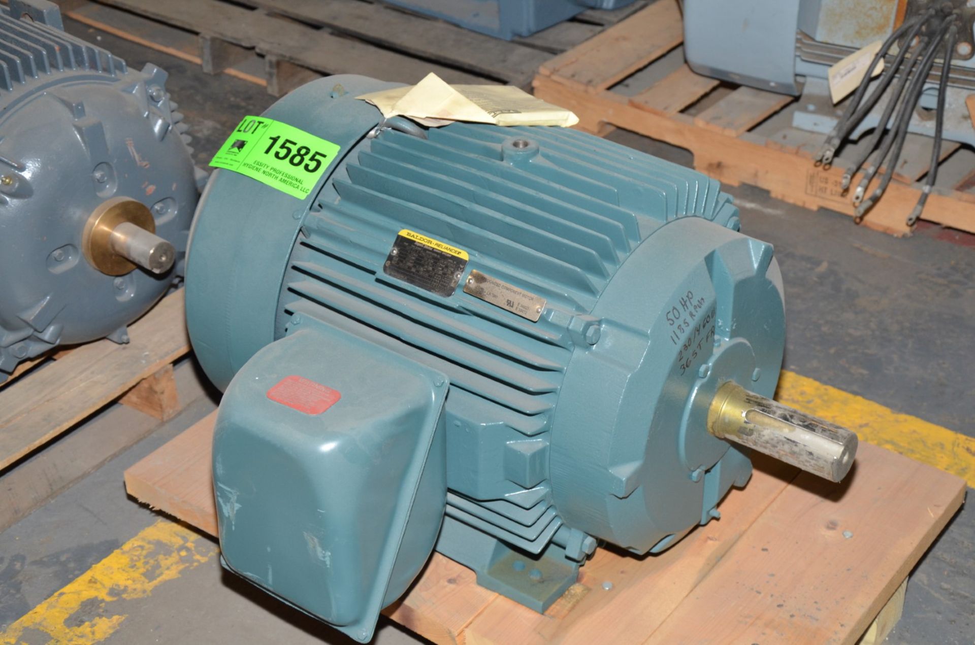 BALDOR 50 HP 1185 RPM ELECTRIC MOTOR [RIGGING FEE FOR LOT #1585 - $50 USD PLUS APPLICABLE TAXES] - Image 2 of 3