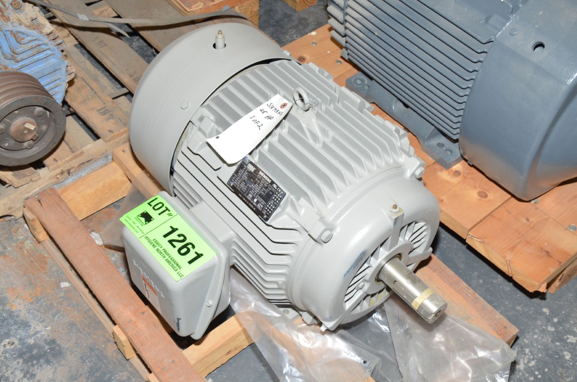 SIEMENS 25HP 460V 1775 RPM ELECTRIC MOTOR [RIGGING FEE FOR LOT #1261 - $25 USD PLUS APPLICABLE - Image 2 of 3