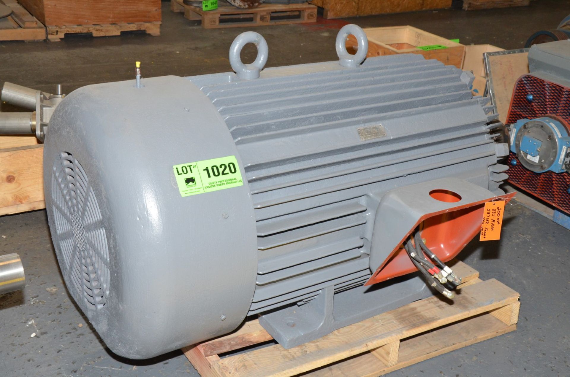 TOSHIBA 200 HP 460V 885 RPM ELECTRIC MOTOR (CI) [RIGGING FEE FOR LOT #1020 - $100 USD PLUS - Image 2 of 3