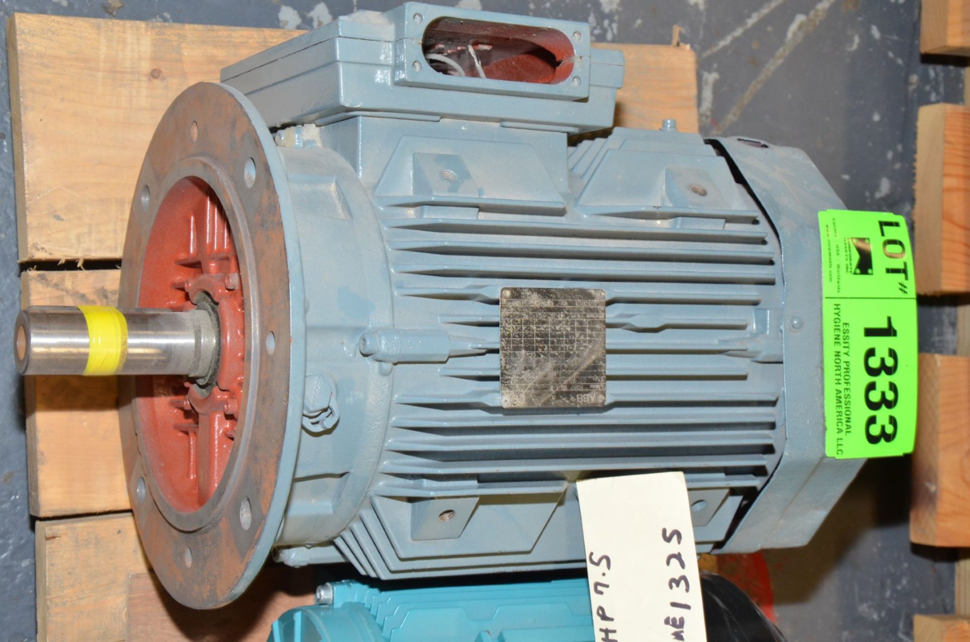 ABB 11 KW 1174 RPM 460V ELECTRIC MOTOR [RIGGING FEE FOR LOT #1333 - $25 USD PLUS APPLICABLE TAXES]