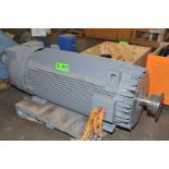GE 125 HP 480V 1800 RPM ELECTRIC MOTOR (CI) [RIGGING FEE FOR LOT #1017 - $100 USD PLUS APPLICABLE