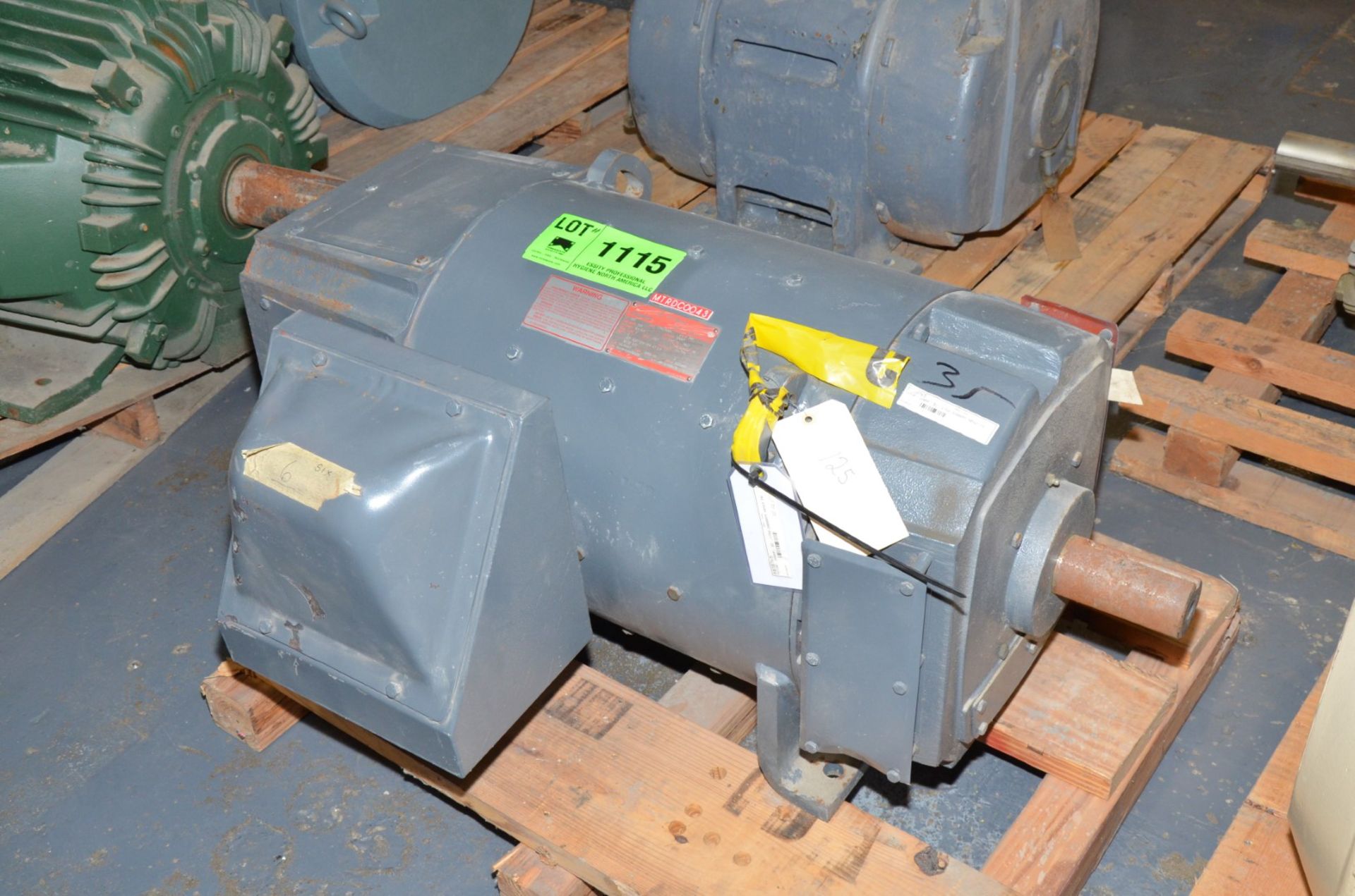 GE 200 HP 500V 2000 RPM ELECTRIC MOTOR [RIGGING FEE FOR LOT #1115 - $25 USD PLUS APPLICABLE TAXES] - Image 2 of 3