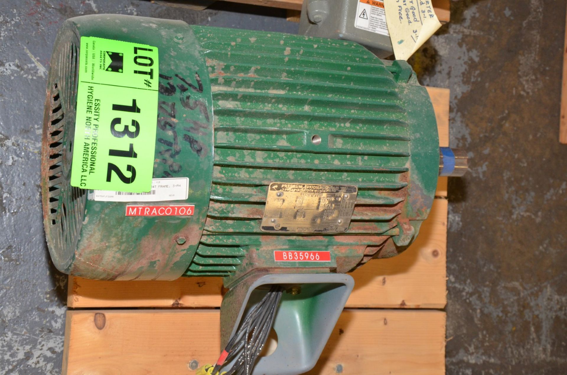 TOSHIBA 7.5 HP 1175 RPM 460V ELECTRIC MOTOR [RIGGING FEE FOR LOT #1312 - $25 USD PLUS APPLICABLE