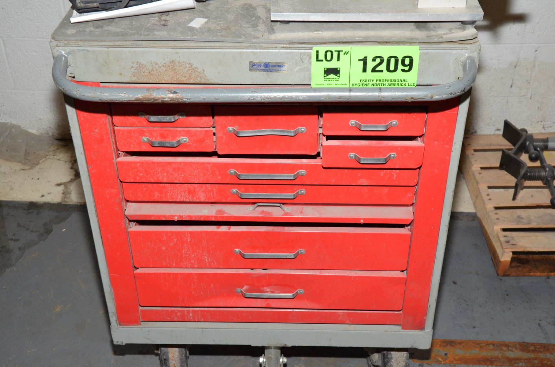 ROLLING TOOLBOX [RIGGING FEE FOR LOT #1209 - $25 USD PLUS APPLICABLE TAXES] - Image 3 of 3