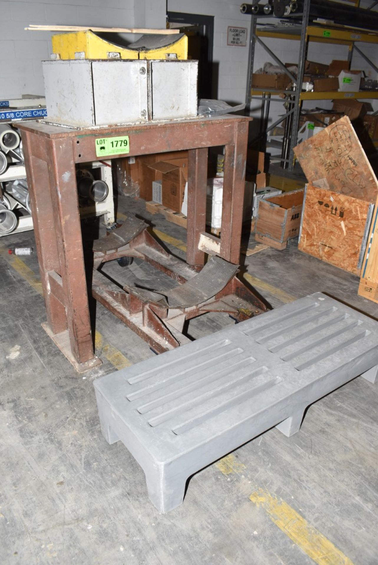 LOT/ ROLL CARTS & STEEL STAND [RIGGING FEE FOR LOT #1779 - $25 USD PLUS APPLICABLE TAXES] - Image 2 of 2
