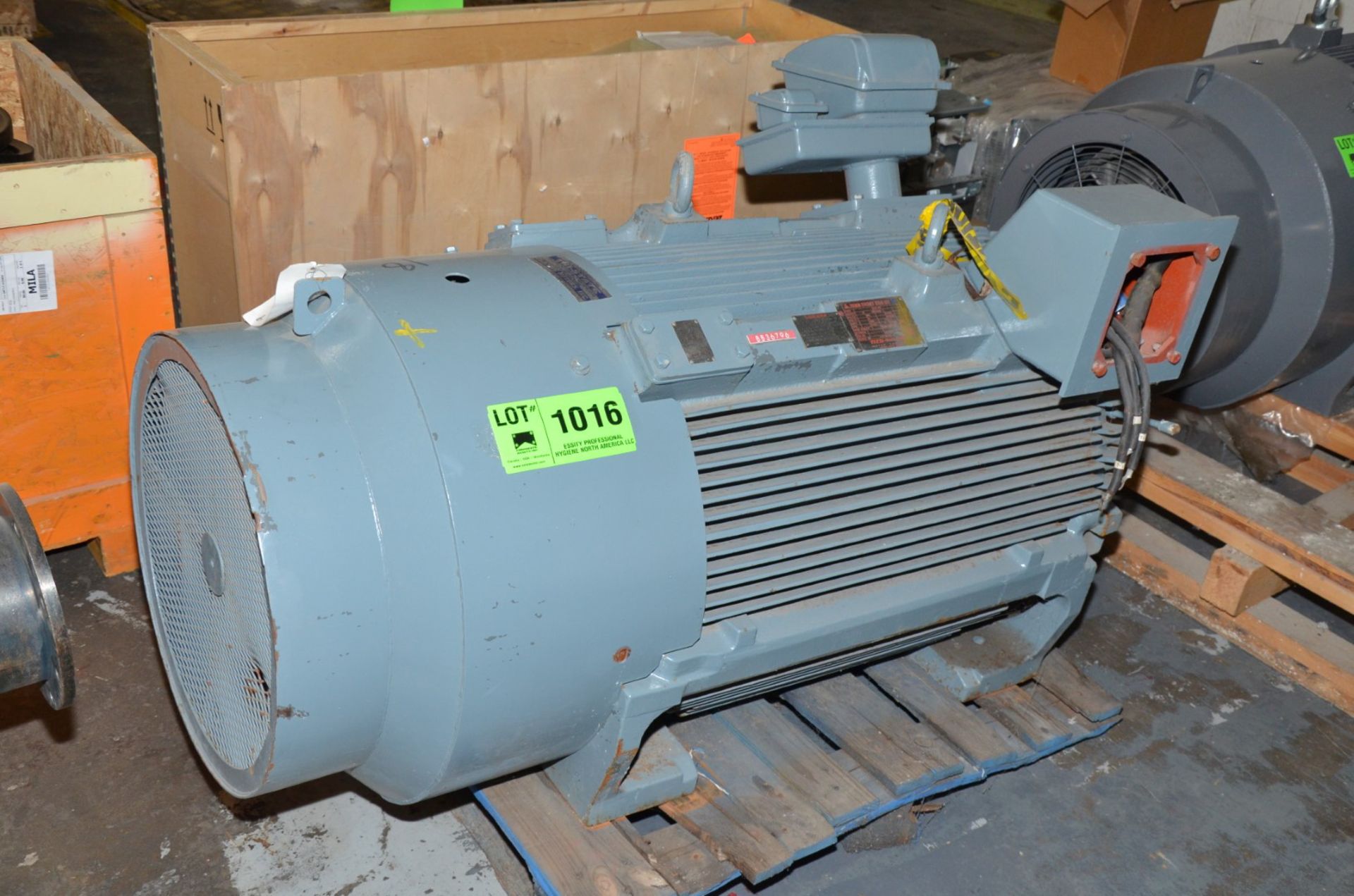 TECO 250 HP 2300-4160V 1180 RPM (CI) [RIGGING FEE FOR LOT #1016 - $100 USD PLUS APPLICABLE TAXES] - Image 2 of 3