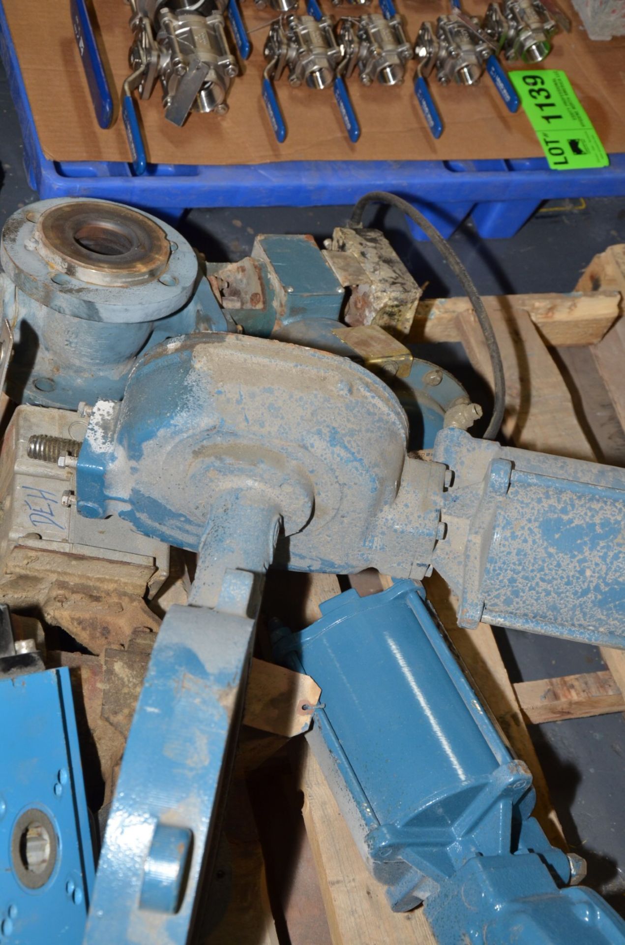 LOT/ AUTOMATIC VALVES [RIGGING FEE FOR LOT #1648 - $25 USD PLUS APPLICABLE TAXES] - Image 4 of 4
